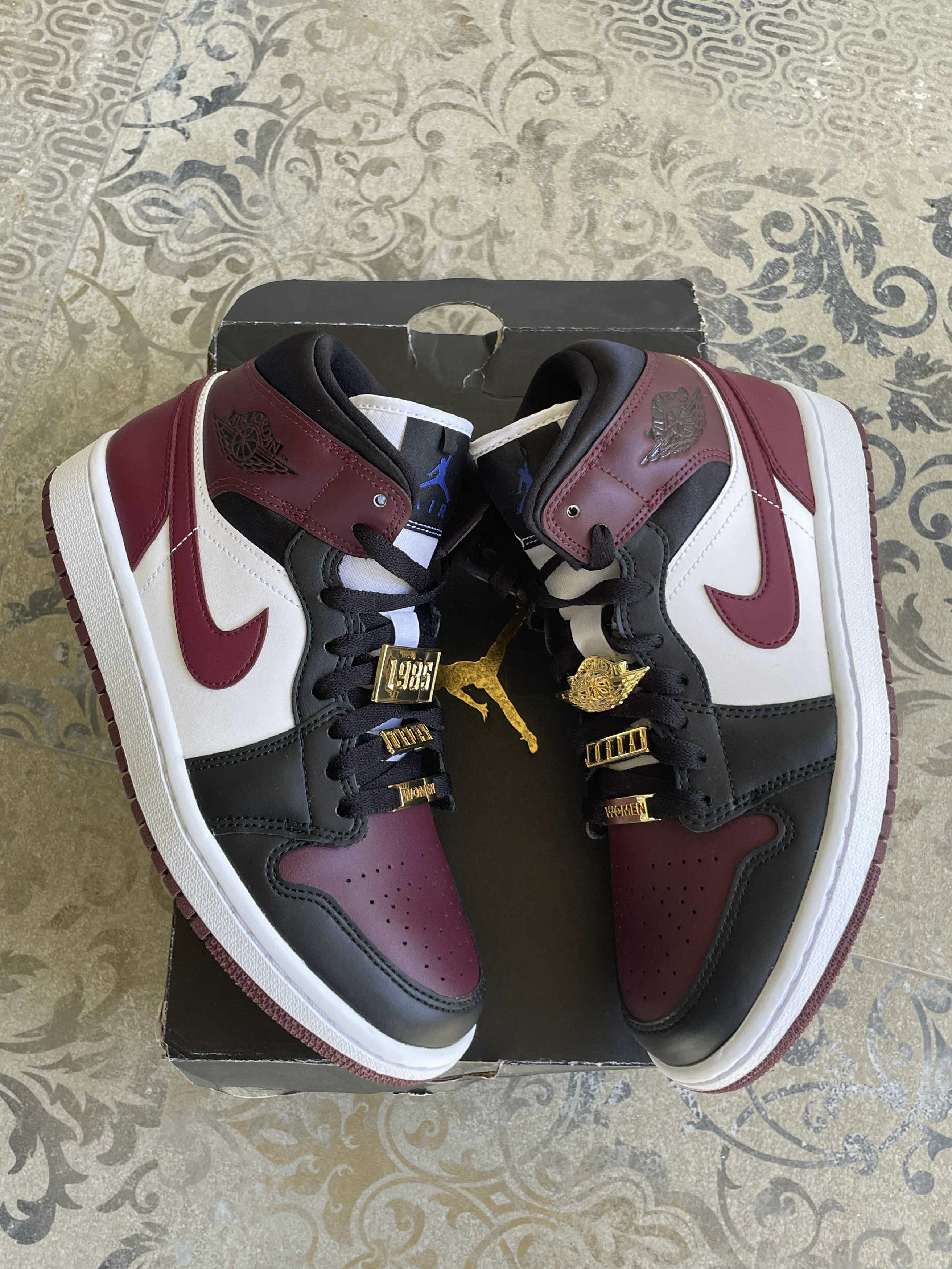 Jordan Brand Womens Air Jordan 1 Mid Beetroot Burgundy US7.5 Size US 6 / EU 39 - 1 Thumbnail
