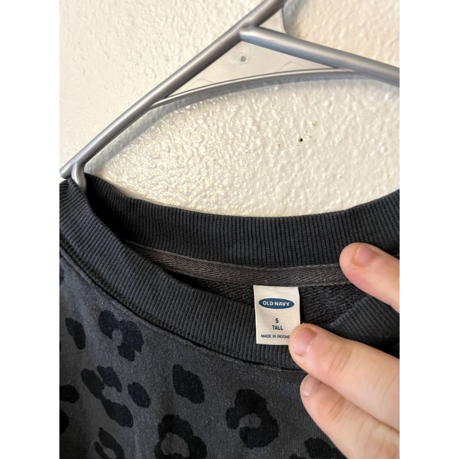 Old Navy Old Navy Sweatshirt Women's Small Tall Gray Animal Print Crewneck Cotton Blend Charcoal Crewneck Sweatshirt Womens Tall Small Gray Animal Print Size S / US 4 / IT 40 - 3 Thumbnail