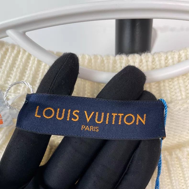 Louis Vuitton Louis Vuitton Large tricolor flower round neck long-sleeve Size US S / EU 44-46 / 1 - 5 Thumbnail