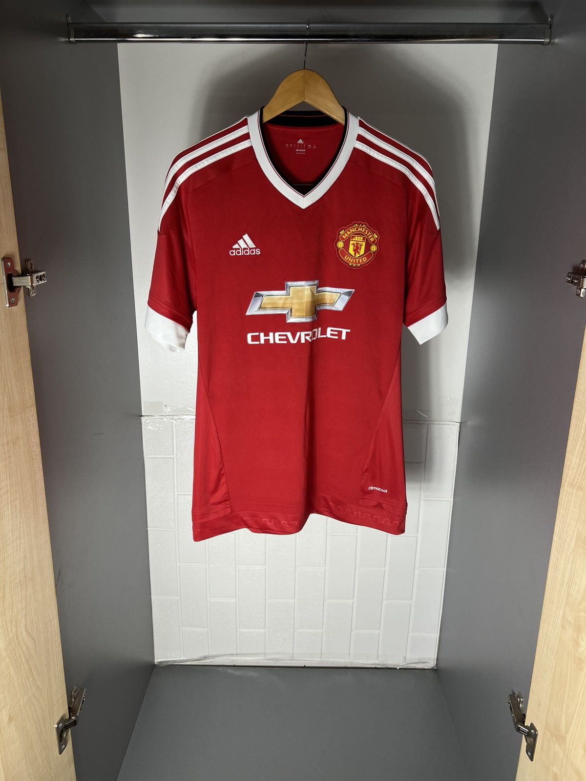 Adidas VINTAGE ADIDAS FC MANCHESTER UNITED ENGLAND SOCCER JERSEY Size US L / EU 52-54 / 3 - 3 Thumbnail