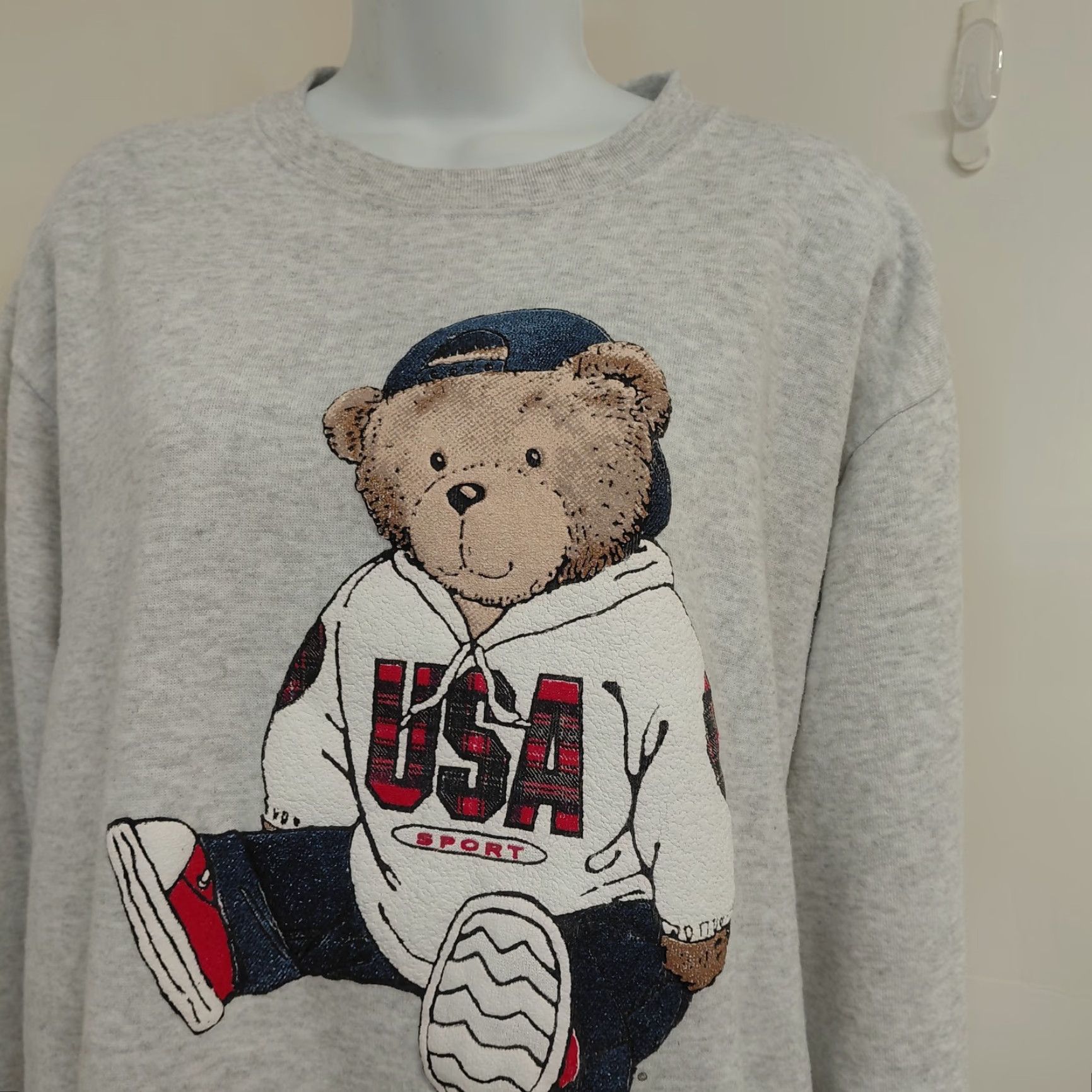 Delta VINTAGE Delta Sweatshirt Gray Bear USA 90s 80s Pullover Adult Large Mens Crew Neck Graphic Print Size US L / EU 52-54 / 3 - 4 Thumbnail