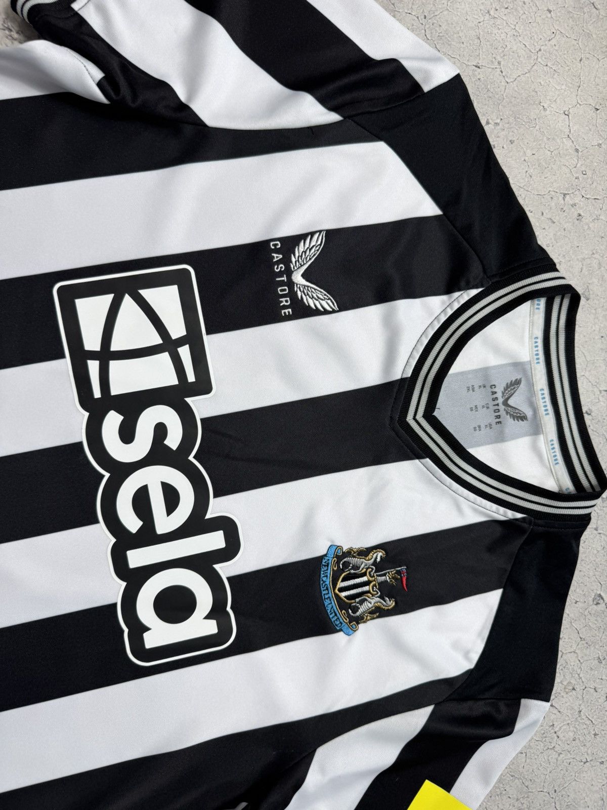 Vintage Castore FC Newcastle United 2023/2024 Soccer Jersey Size US XL / EU 56 / 4 - 6 Thumbnail