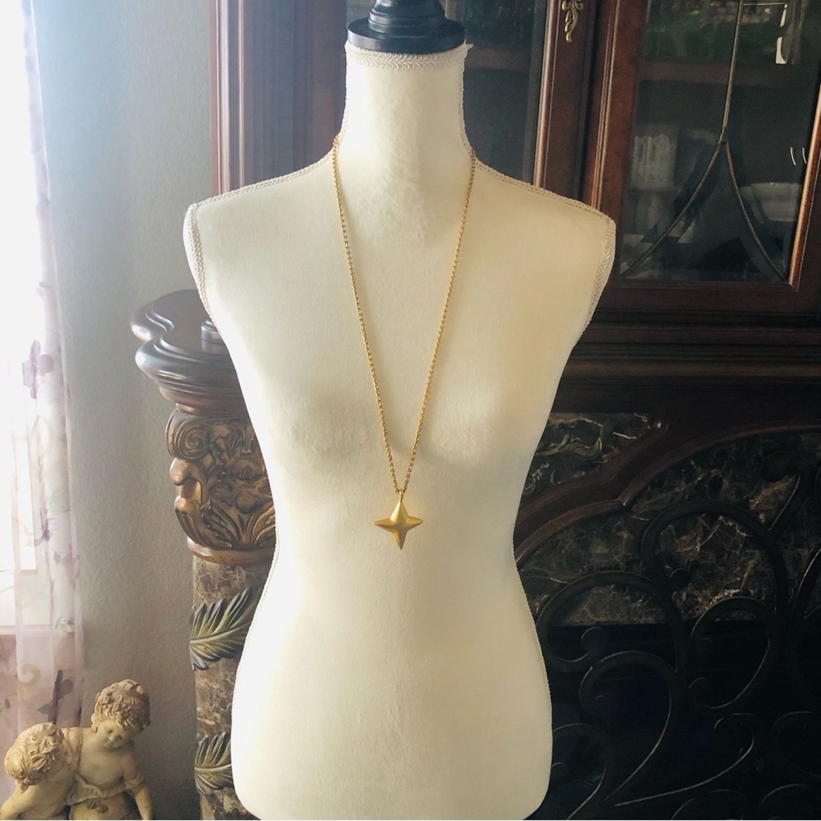 Jewelry Liz Claiborne matte gold 4 point star pendant necklace Size ONE SIZE - 9 Thumbnail