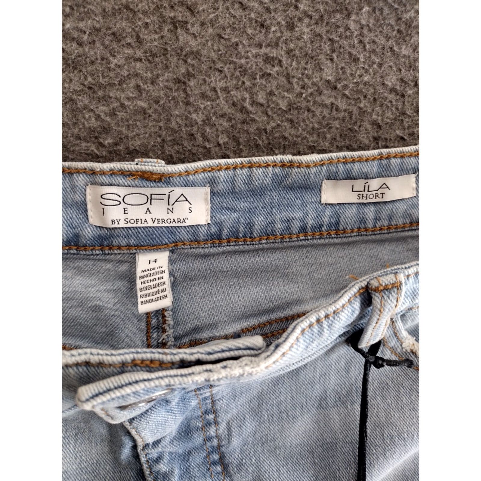 Vintage Sofia Vergara Jeans Lila Mid Rise HI-Low Hem Light Wash Denim Shorts 14 Women Size 36" / US 14 / IT 50 - 5 Thumbnail