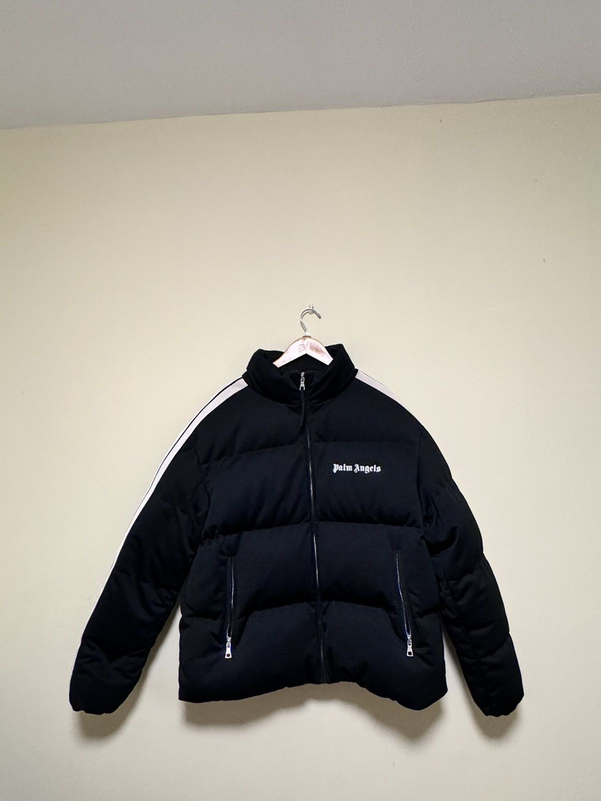 Moncler x Palm Angels ダウンジャケット ブラック PAXMONCLER_CHERIT JACKET in BLACK - BLACK | Palm Angels®