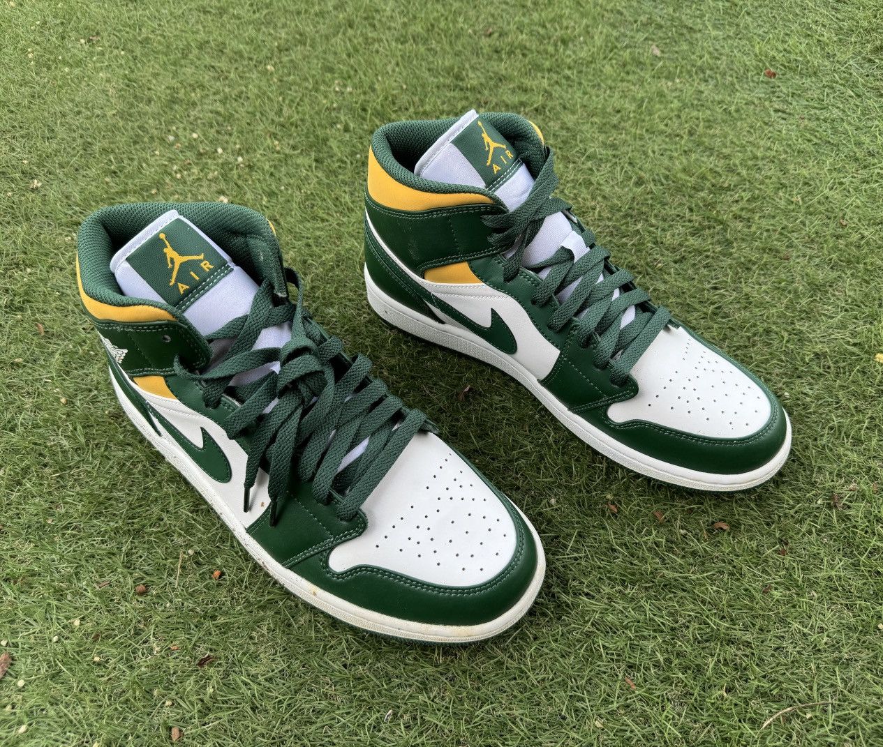 Nike NIKE AIR JORDAN 1 MID SONIC NOBLE GREEN SNEAKERS Size US 10 / EU 43 - 1 Thumbnail