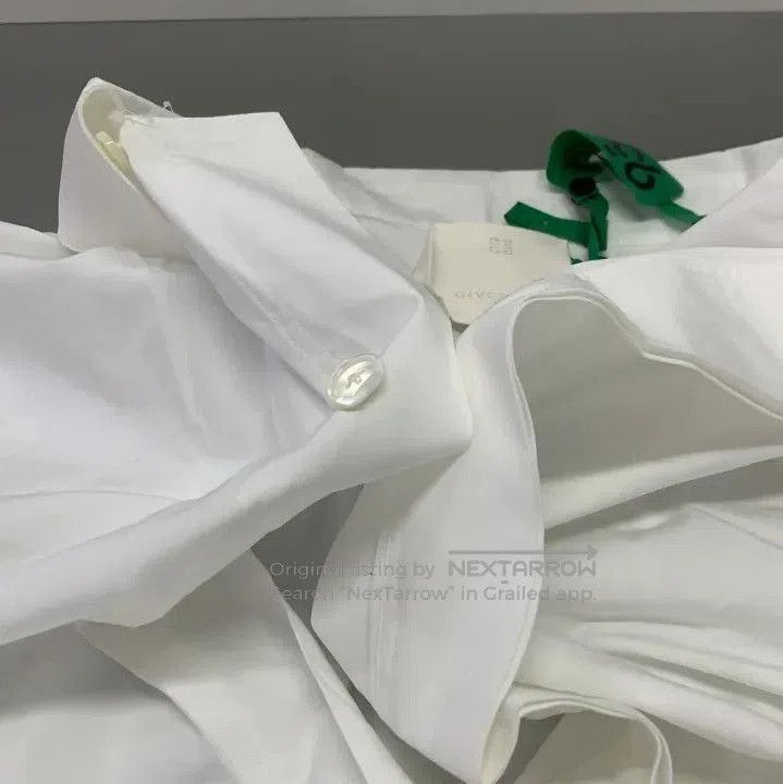 Givenchy Givenchy SS23 Men's Solid Pointed Collar Sleeveless Shirt. Size US XXS / EU 40 - 1 Thumbnail