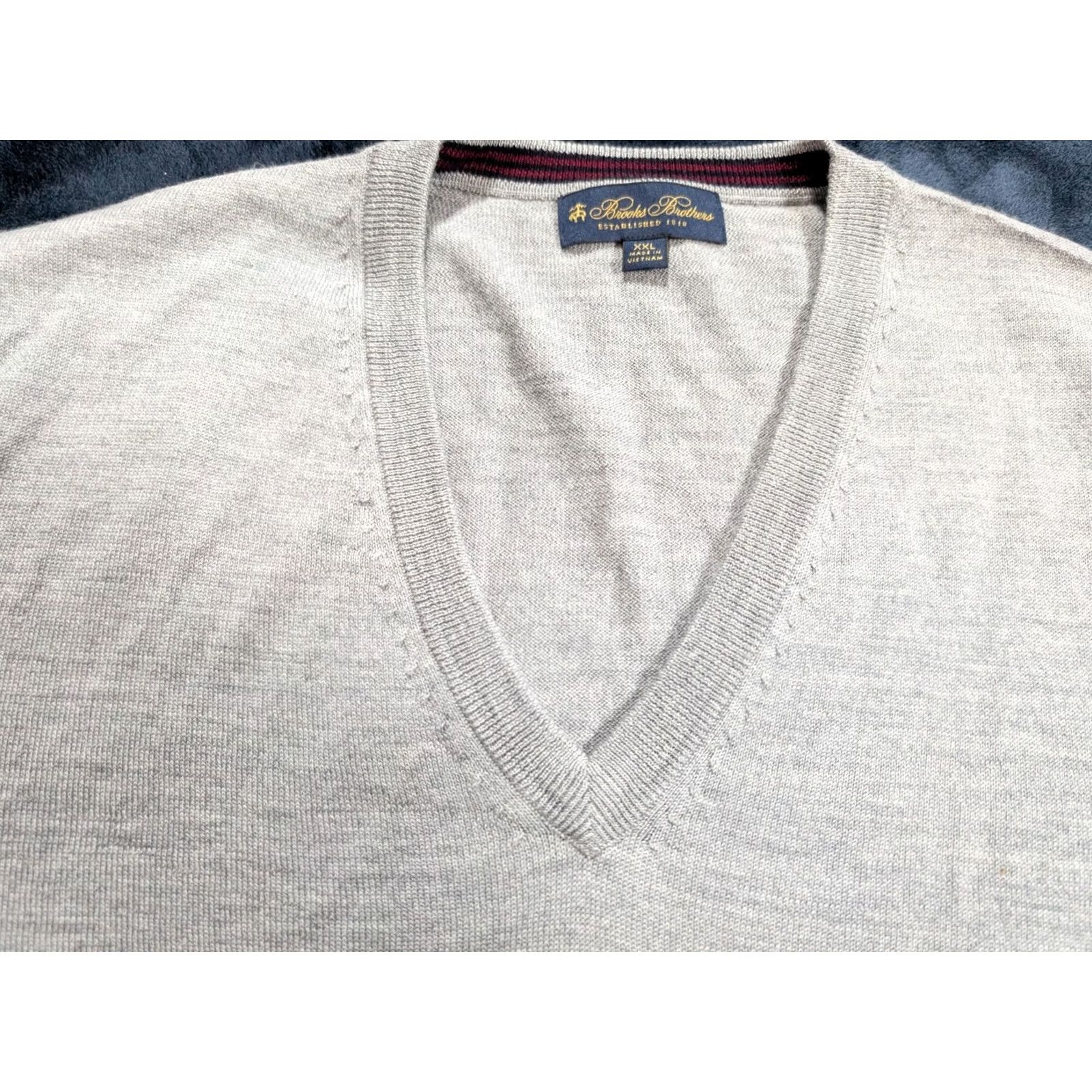 Brooks Brothers Brooks Brothers Sweater Men’s XXLarge V-Neck Extra Fine Merino Wool Heather Gray Knit Pullover Casual, Formal, Party/Cocktail, Travel 2XL Mens Size US XXL / EU 58 / 5 - 4 Thumbnail