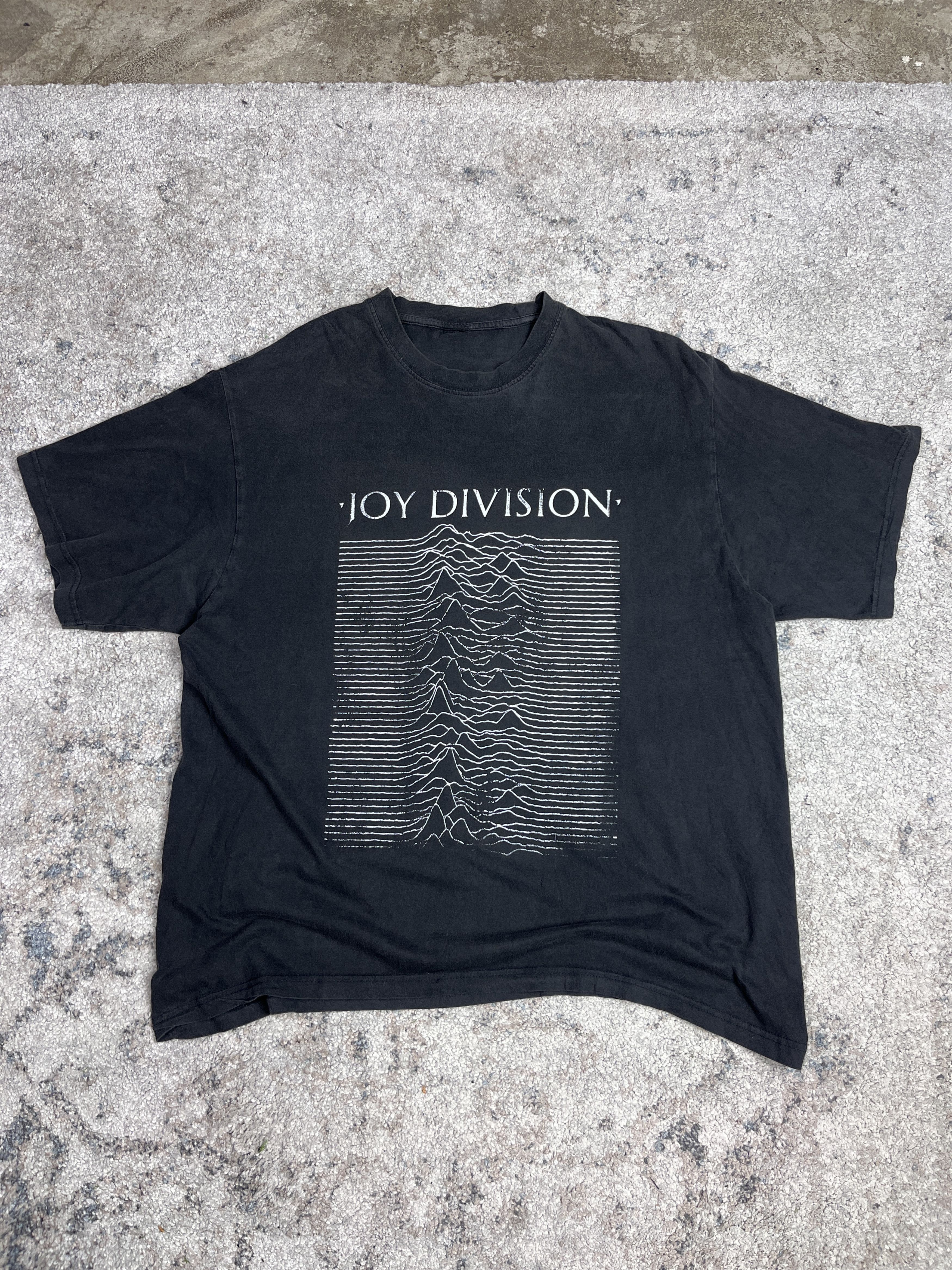 Band Tees 1990s JOY DIVISION UNKNOWN PLEASURES FADED TEE - № 996 Size US L / EU 52-54 / 3 - 1 Thumbnail