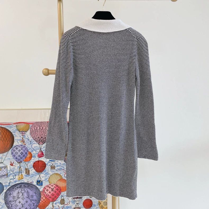 Chanel Chanel Black and white striped V-neck knitted dress 2504-Ne Size XXS / US 00 / IT 34 - 2 Thumbnail