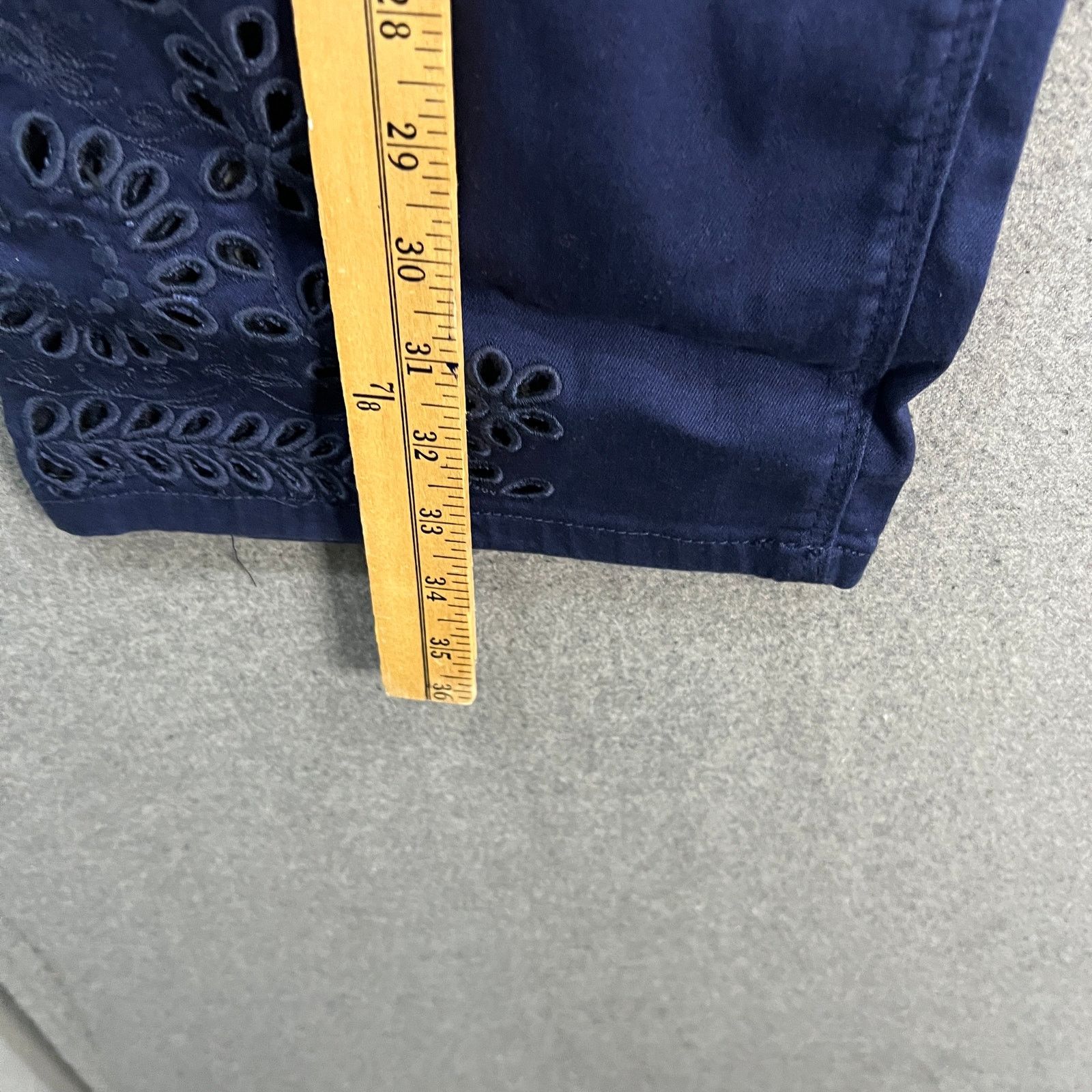 Other Laurie Felt Petite Daisy Floral Embroidered Ankle Jeans Navy Size 36" / US 14 / IT 50 - 7 Thumbnail