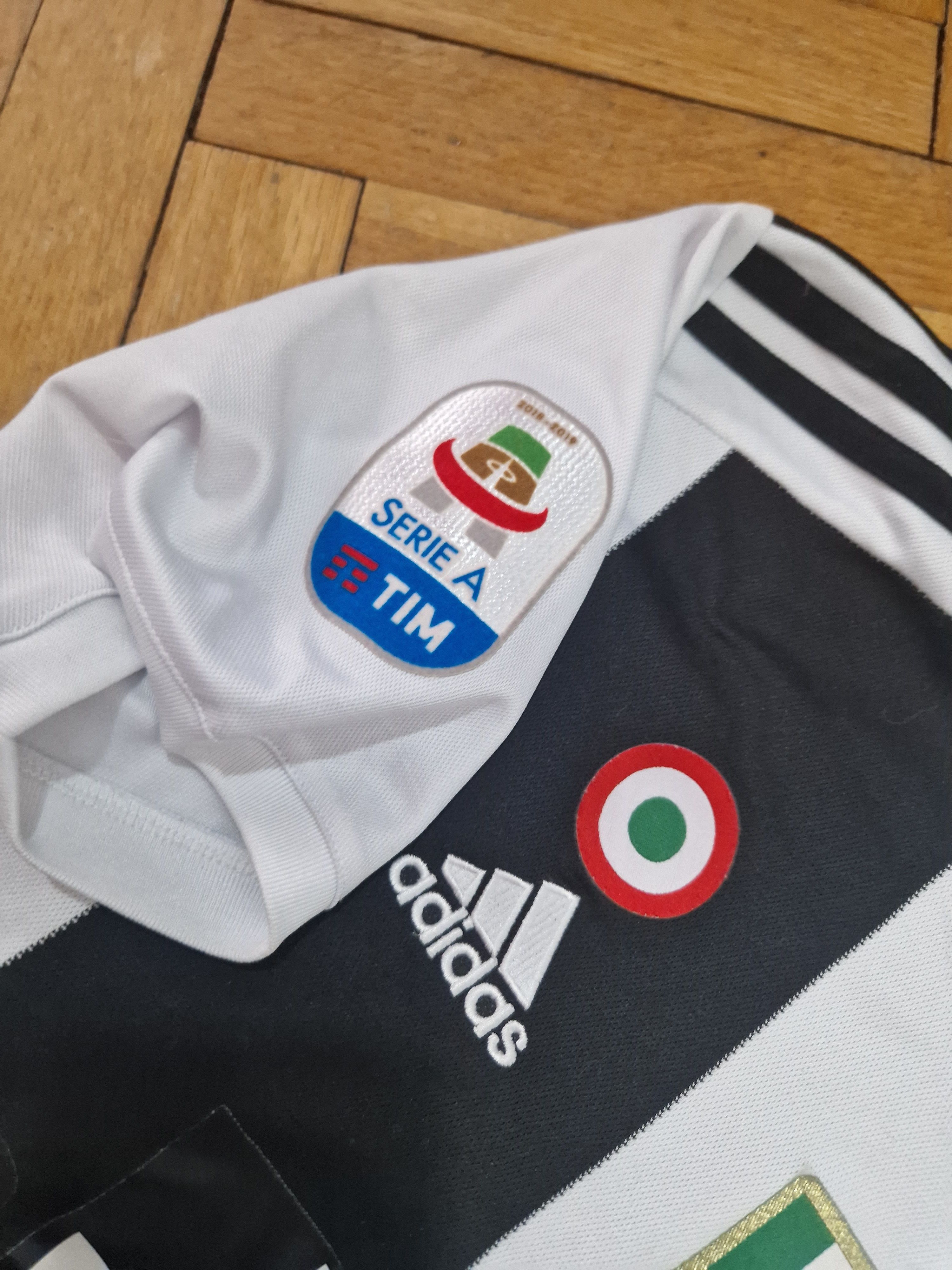 Adidas Cristiano Ronaldo Juventus 2018/19 Home Champions League tee Size US S / EU 44-46 / 1 - 3 Thumbnail