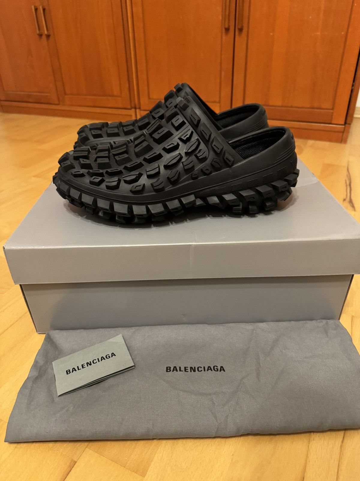 Balenciaga Balenciaga Defender/ Bouncer Mule Slippers Black