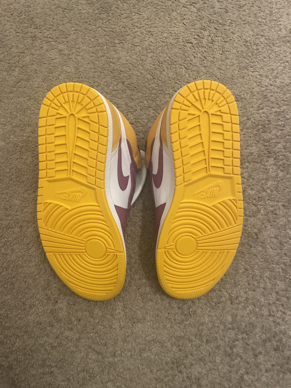 Jordan Brand Jordans Size US 8 / EU 41 - 2 Thumbnail