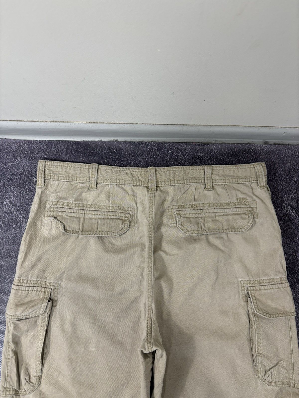 Izod Vintage IZOD Military Style Wide-Leg Y2K Hype Cargo Shorts Size US 38 / EU 54 - 15 Thumbnail