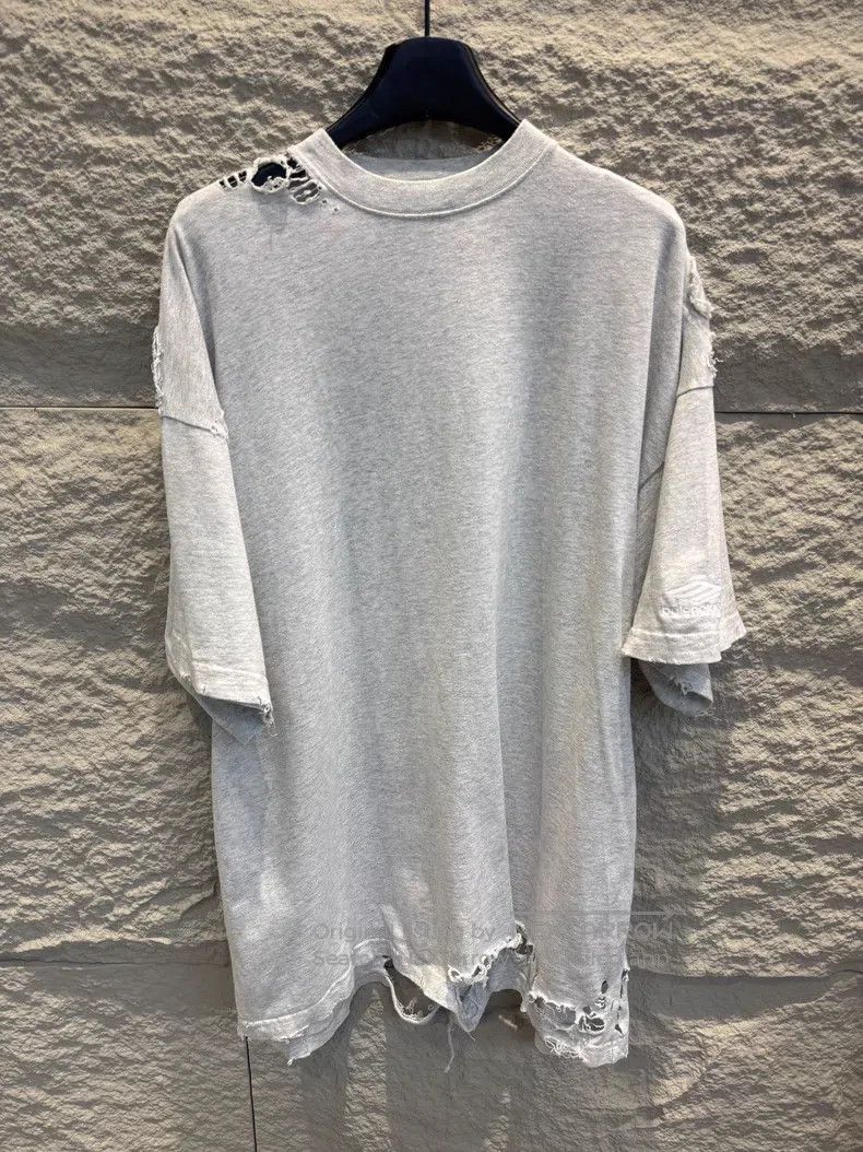 Balenciaga Balenciaga Ripped Short Sleeve T-Shirt Size US S / EU 44-46 / 1 - 1 Thumbnail