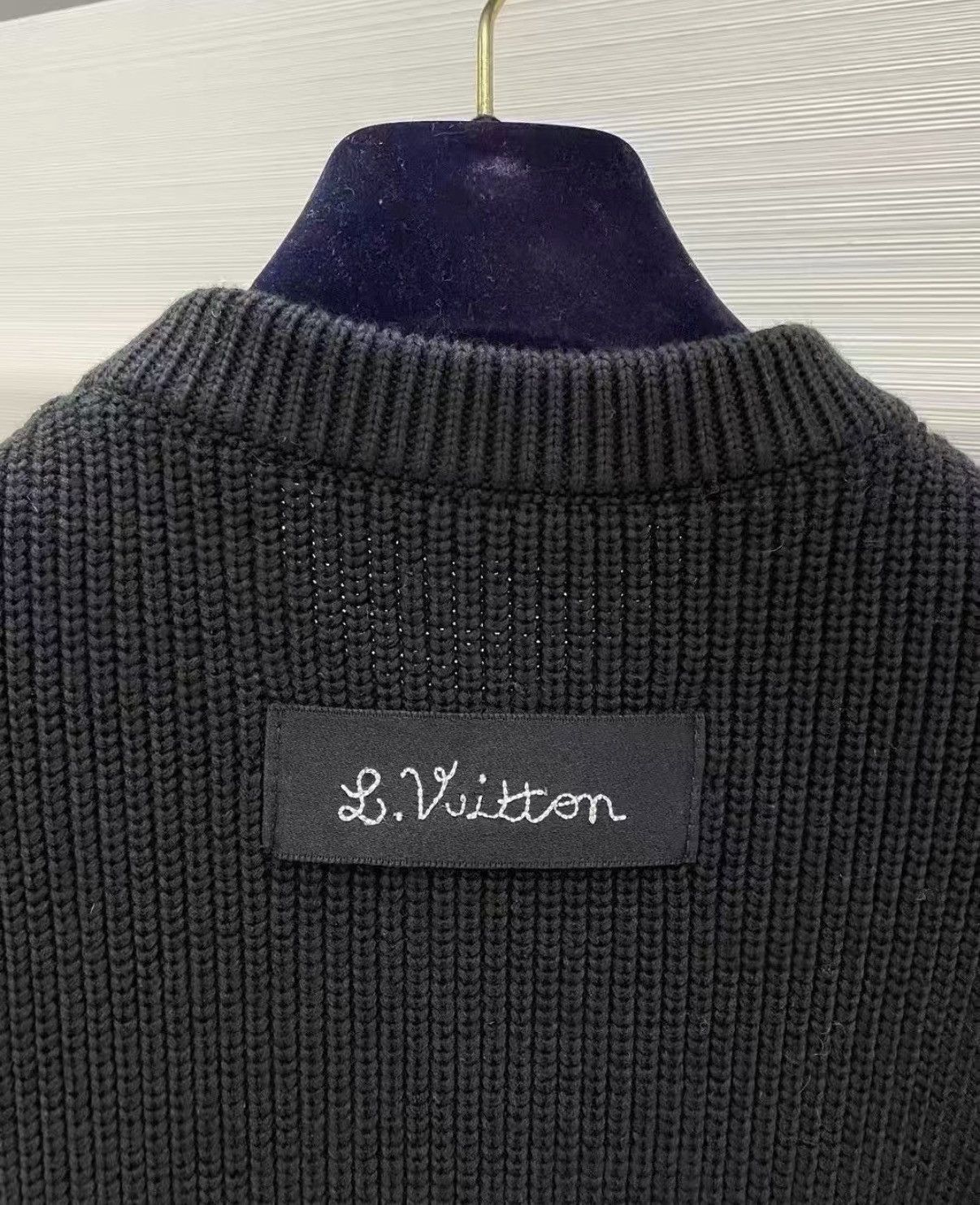 Louis Vuitton Louis Vuitton Bear Pattern Round Neck Knit Sweater J33 Size XS / US 0-2 / IT 36-38 - 4 Thumbnail