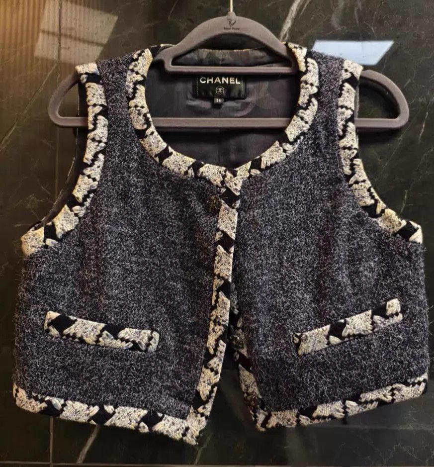 Chanel Chanel vintage women's tailored vest Size S / US 4 / IT 40 - 1 Thumbnail