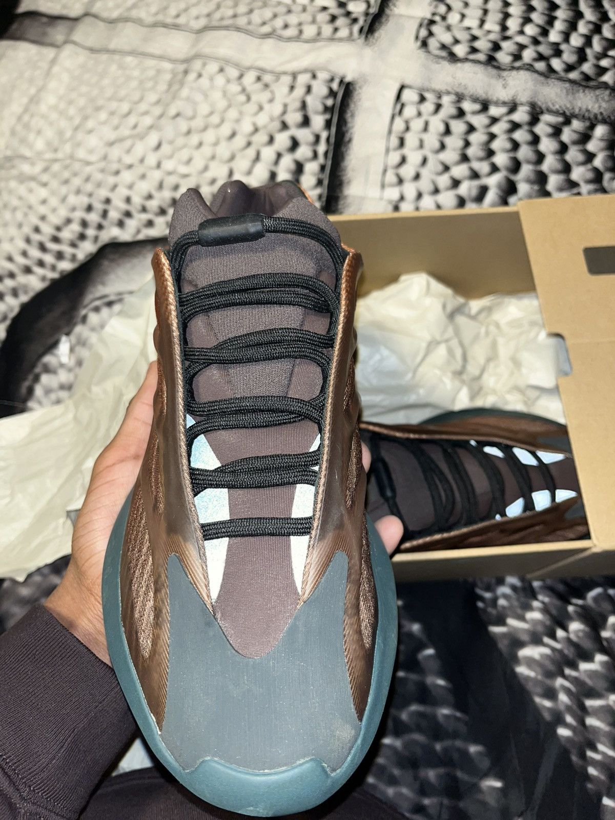 Kanye West × Yeezy YZY 700 v3 Copper Fade Size US 9 / EU 42 - 8 Thumbnail
