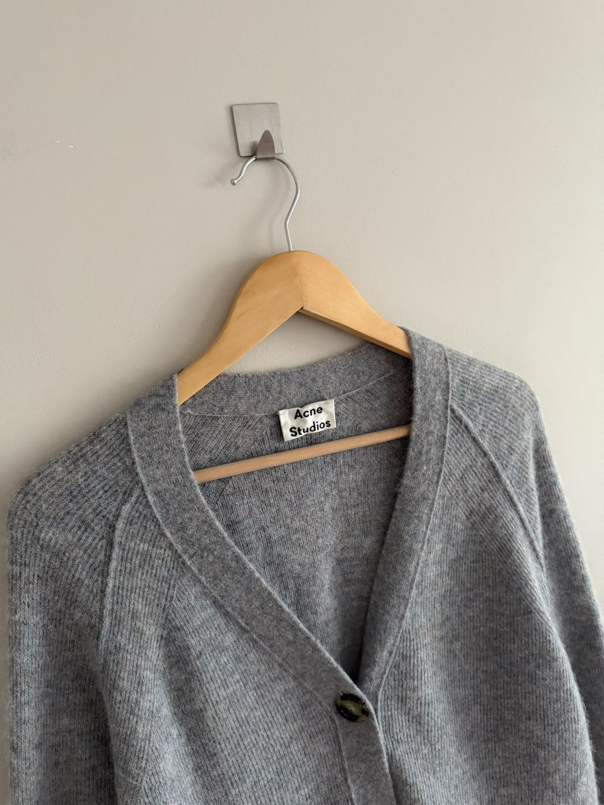Acne Studios Acne Studios Grey Mohair Blend V-Neck Cardigan Size S / US 4 / IT 40 - 2 Thumbnail