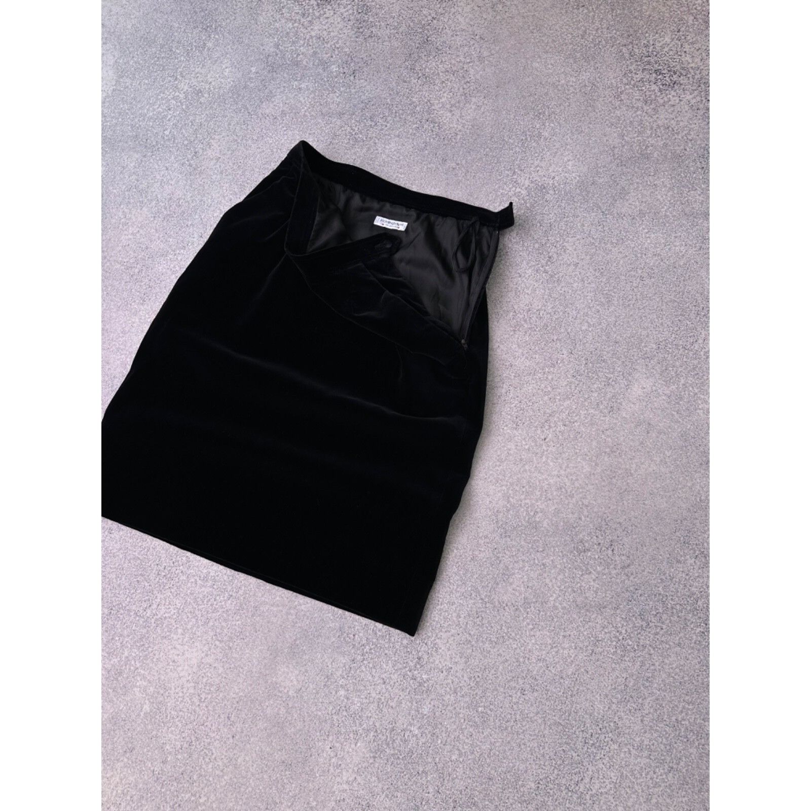 Yves Saint Laurent VTG Yves Saint Laurent Rive Gauche Black Velvet Skirt Size 26" / US 2 / IT 38 - 8 Thumbnail