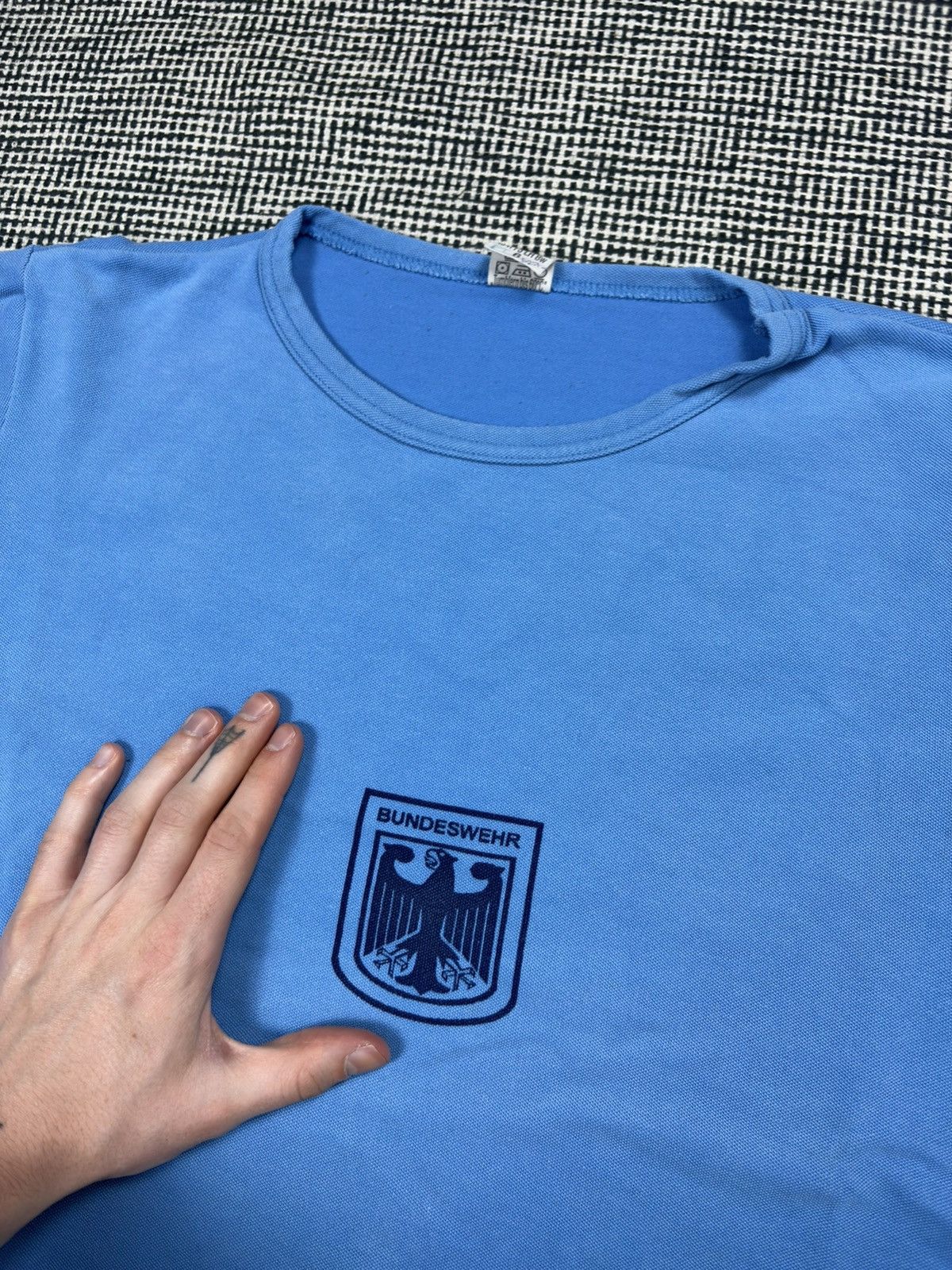 Vintage 80s bundeswehr fade vintage tee army military kanye vultures Size US L / EU 52-54 / 3 - 3 Thumbnail