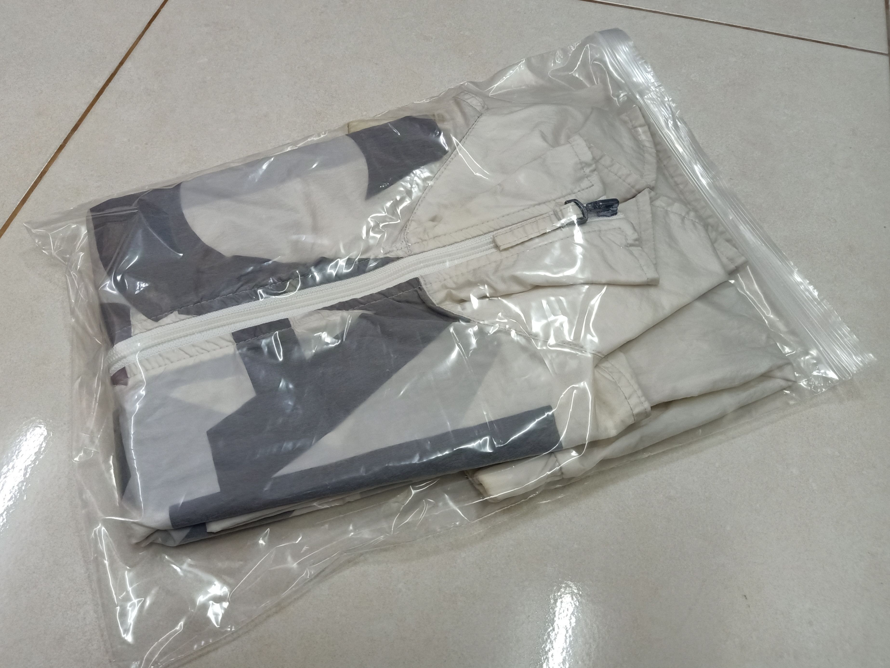 Calvin Klein CALVIN KLIEN JEANS Transparent Big Logo Windbreaker Jacket. Size S / US 4 / IT 40 - 17 Thumbnail