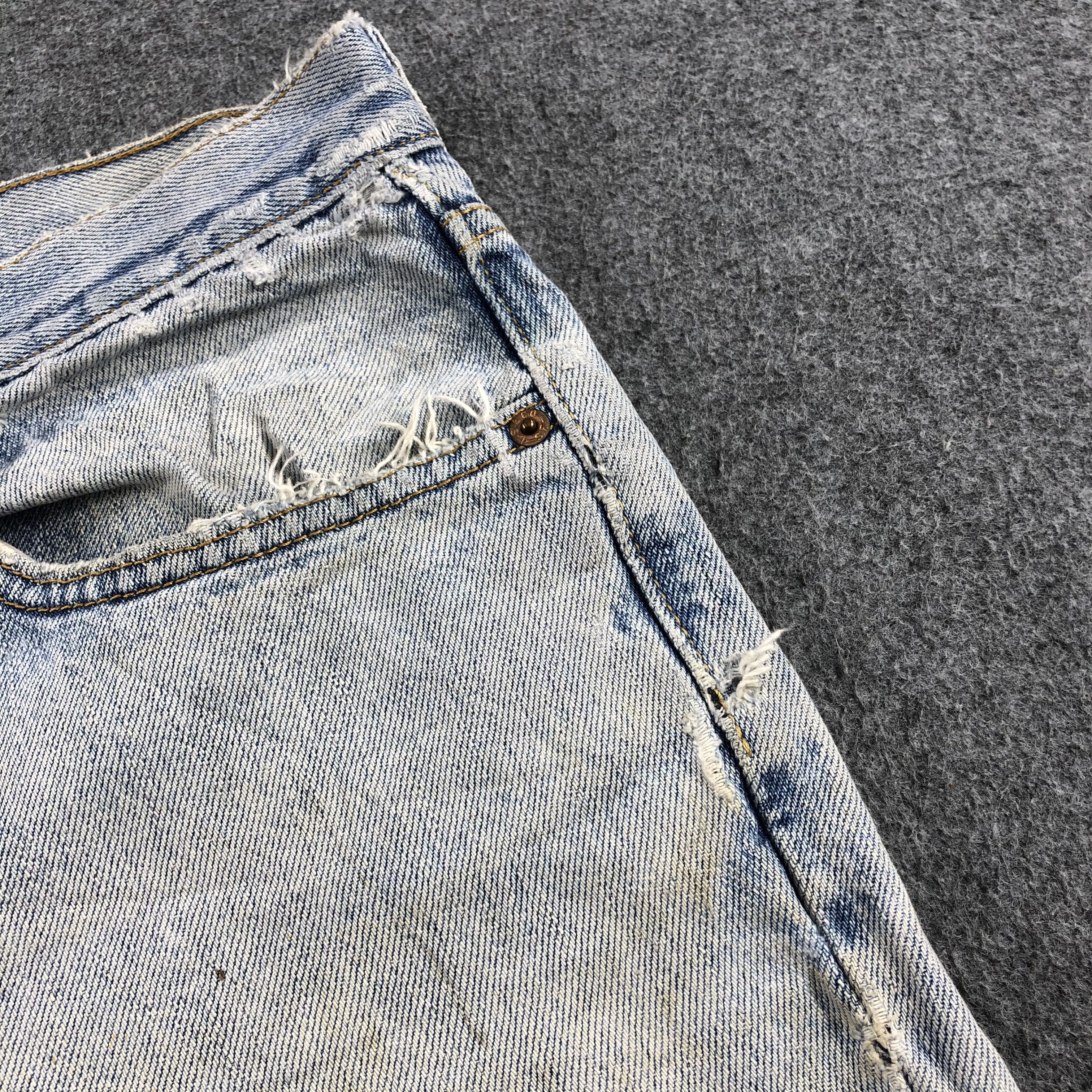 Levi's Vintage Light Wash Levis Jeans-J2131 Size US 35 - 12 Thumbnail