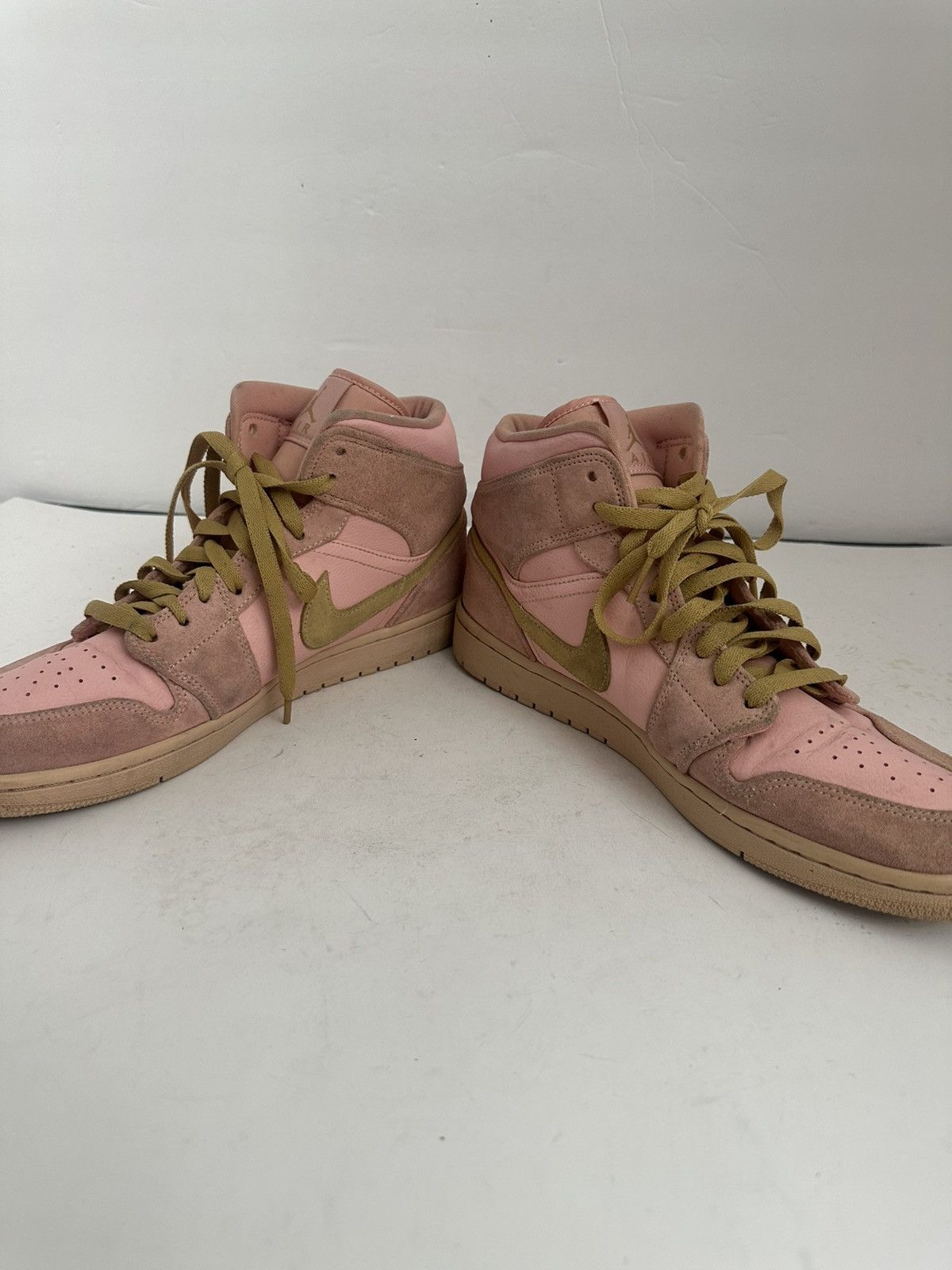 Nike Nike Air Jordan 1 Mid 'Coral Gold' 852542-600 Size US 11 / EU 44 - 6 Thumbnail