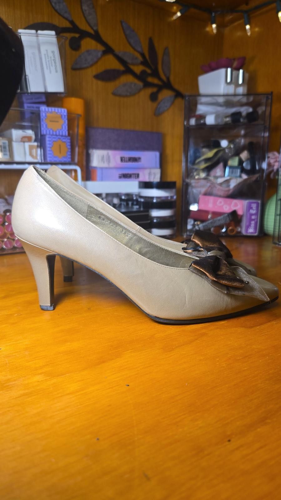 Other Yves Saint Laurent Paris Taupe Leather Bow Pumps Size US 7.5 / IT 37.5 - 3 Thumbnail