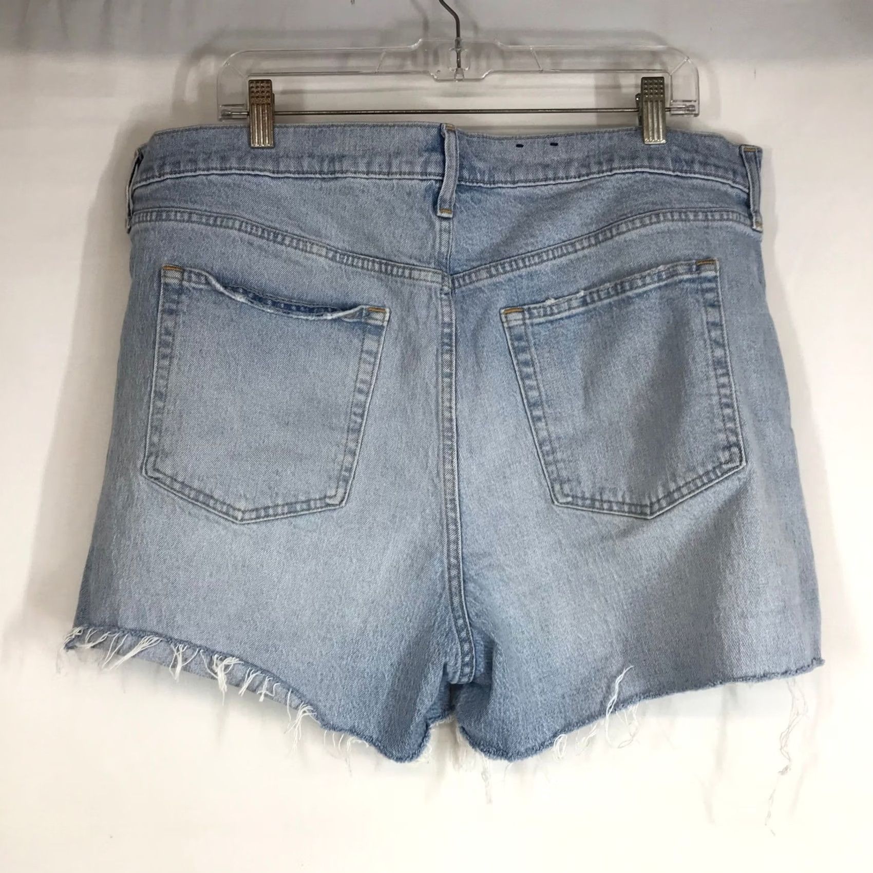 Gap GAP Cheeky Midi Shorts Denim Light Wash High Rise 35 Blue Women Regular Pocket Fringe Button Distressed 4 in Inseam 35 in Waist 35 in Sh Size 24" / US 00 / IT 34 - 4 Thumbnail
