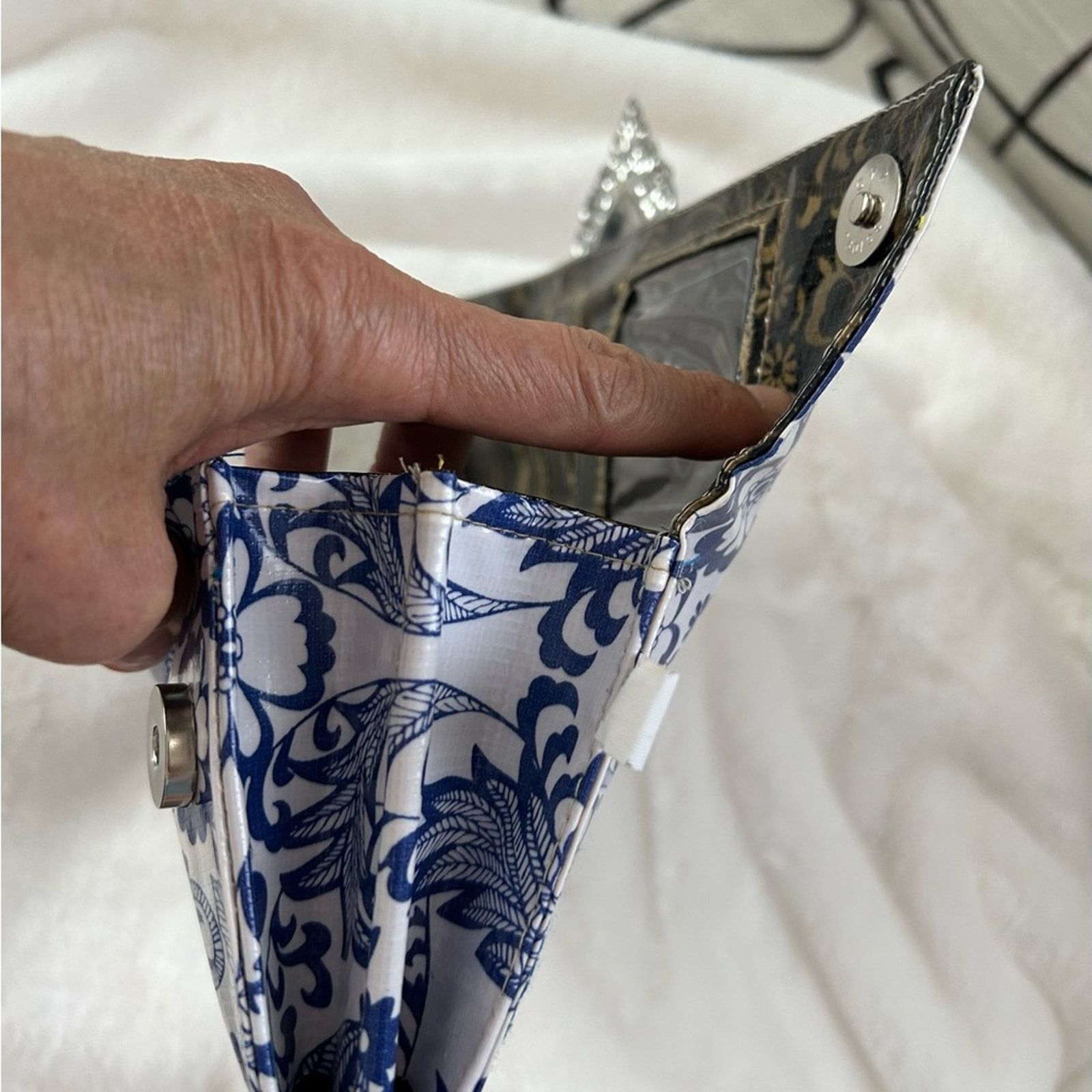 & Other Stories Women’s blue and white vinyl clutch with pink tin heart Size ONE SIZE - 8 Thumbnail