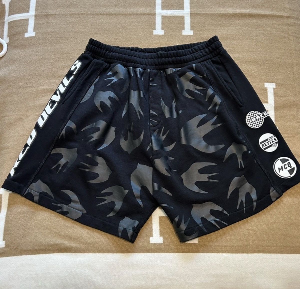 McQ Alexander McQueen NWT McQ Alexander McQueen Shorts Sparrow Print - M Oversized Size US 32 / EU 48 - 3 Thumbnail