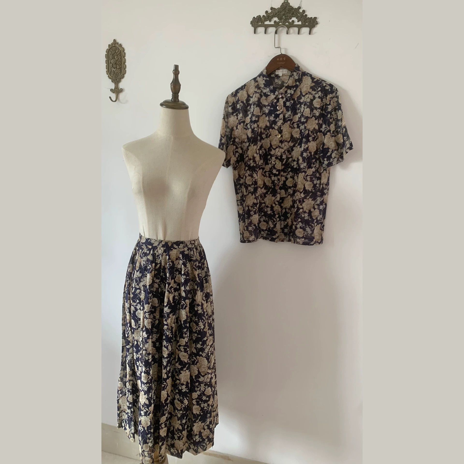 Burberry Burberry Vintage Rose Print Set Size US 38 / EU 54 - 1 Thumbnail