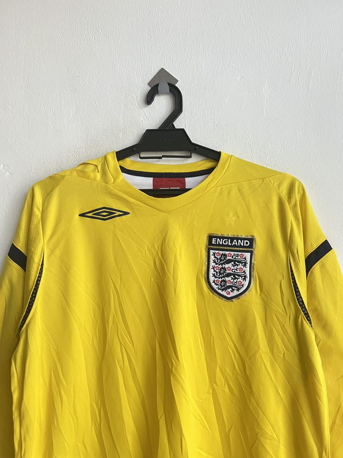 Umbro Vintage Original 2006-07 Umbro England Goalkeeper Jersey 3rd Size US M / EU 48-50 / 2 - 2 Thumbnail