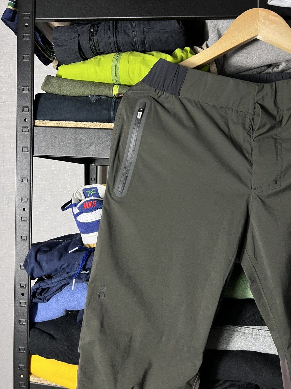 On 🔥 On Clound Women’s Waterproof Pants Olive/Brown Size S Size 27" / US 4 / IT 40 - 4 Thumbnail