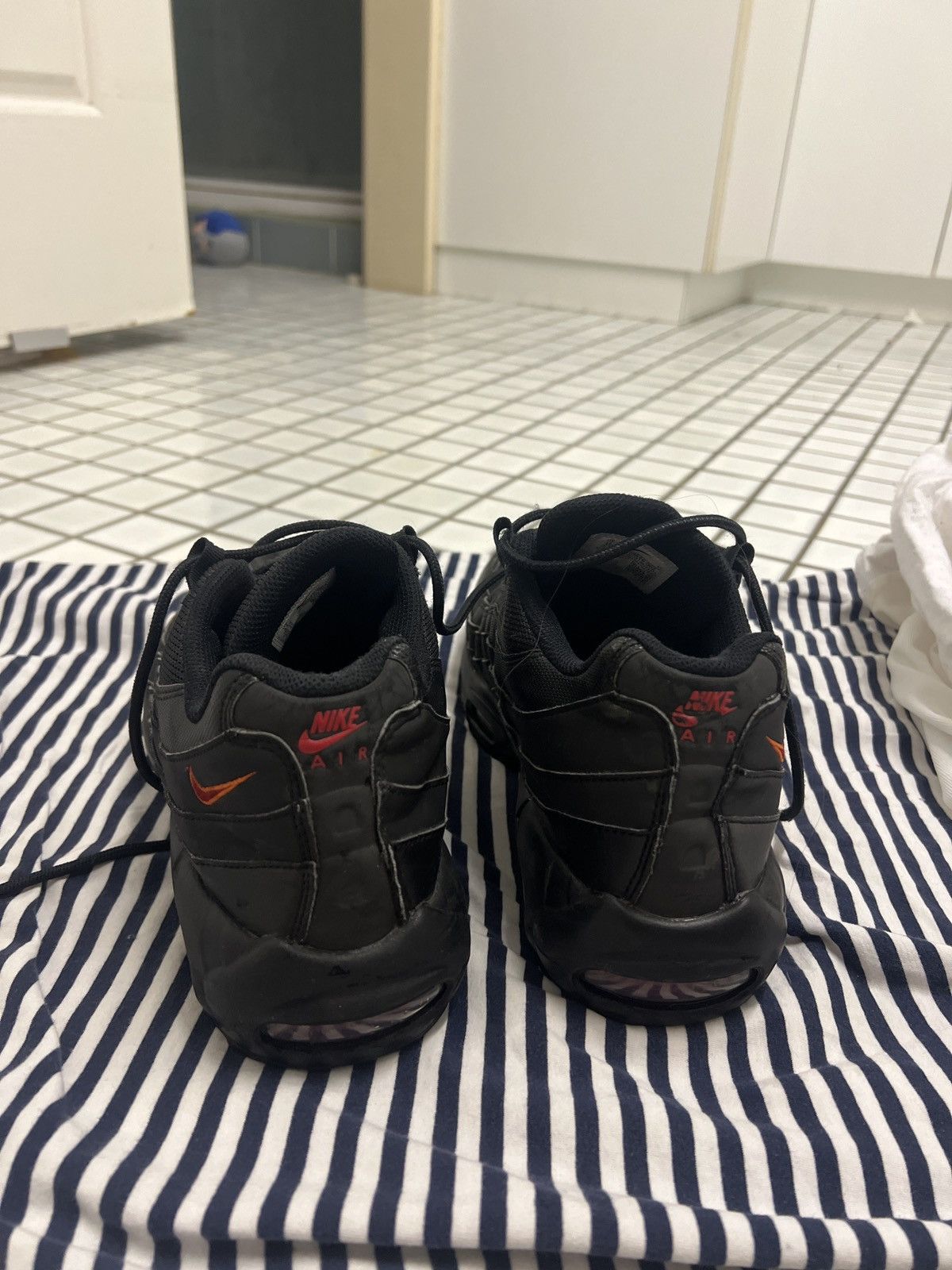Nike Air max 95 halloweeen edition 2023 Size US 11 / EU 44 - 8 Thumbnail