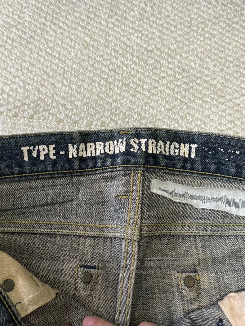 Neighborhood Neighborhood size S Jeans Size US 27 - 4 Thumbnail