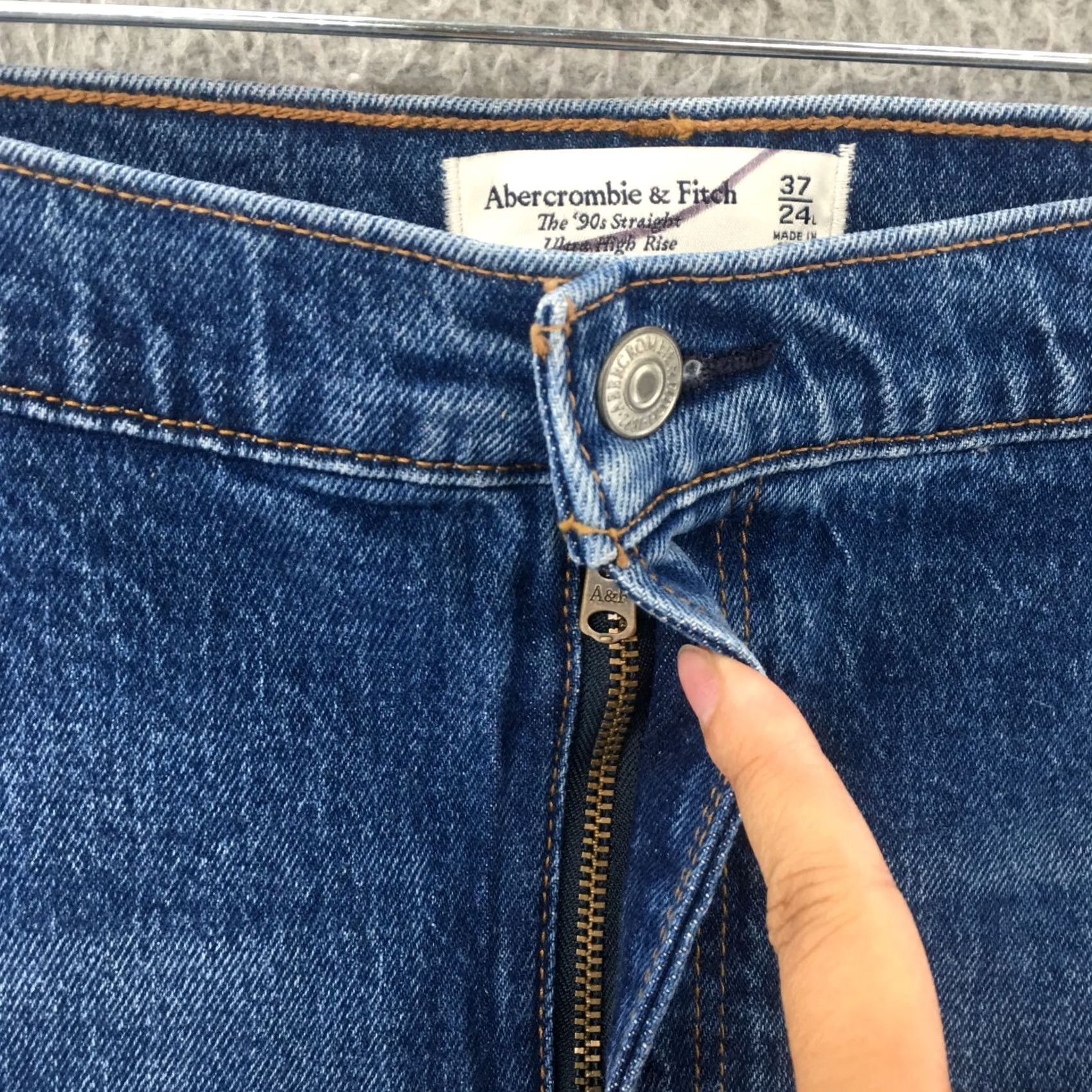 Abercrombie & Fitch Abercrombie & Fitch The 90s Straight Jeans Womens 37 Blue High Rise Ripped NEW Size 25" / US 0 / IT 36 - 4 Thumbnail