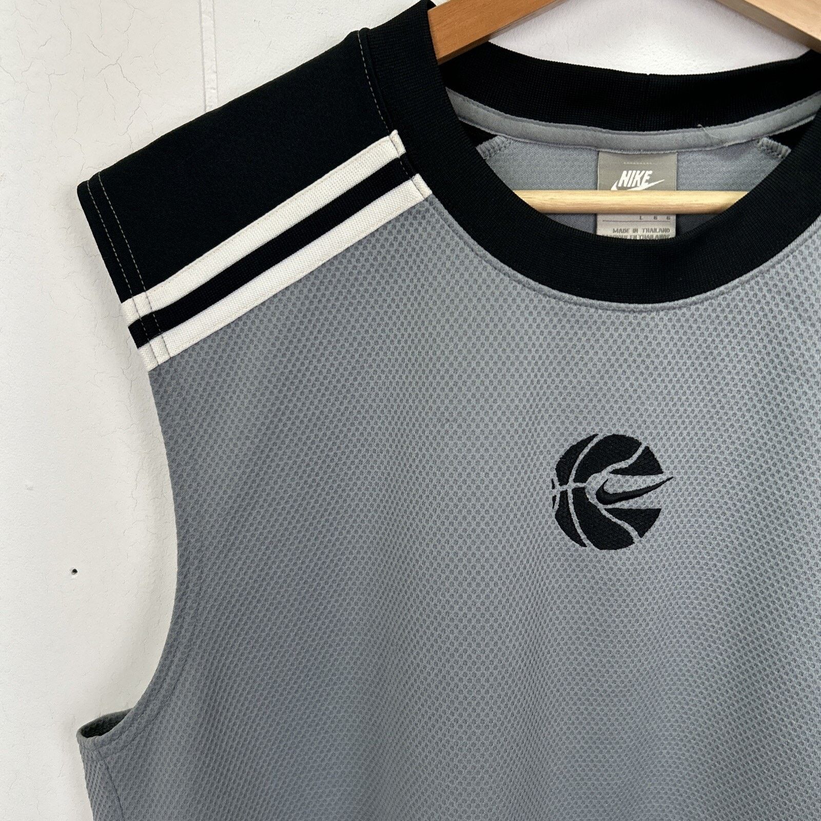 Nike Nike Vintage Embroidered Basketball Shirt Size Large Size US L / EU 52-54 / 3 - 2 Thumbnail