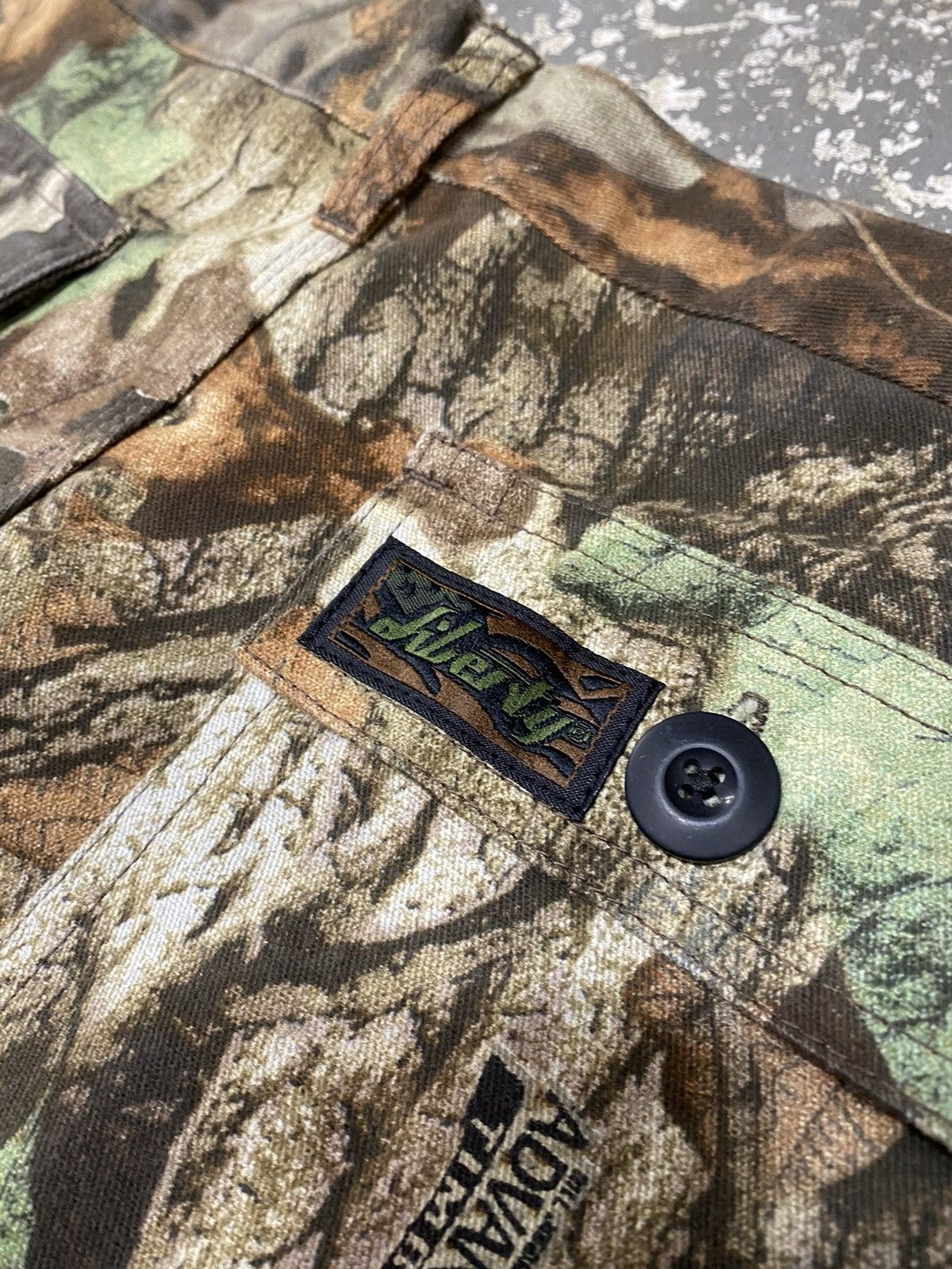 Realtree × Vintage Vintage Realtree Liberty Camo Baggy Cargo Essentials Pants Size US 29 - 8 Thumbnail