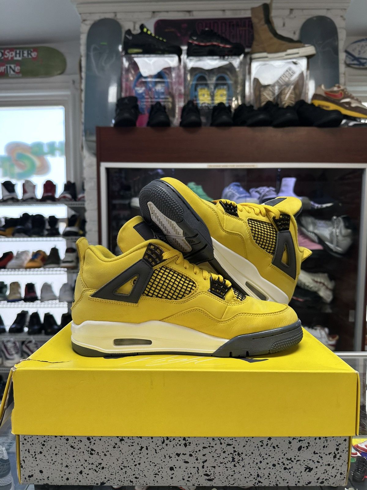 Jordan Brand Jordan 4 Retro ‘Lightning’ Size US 9 / EU 42 - 2 Thumbnail