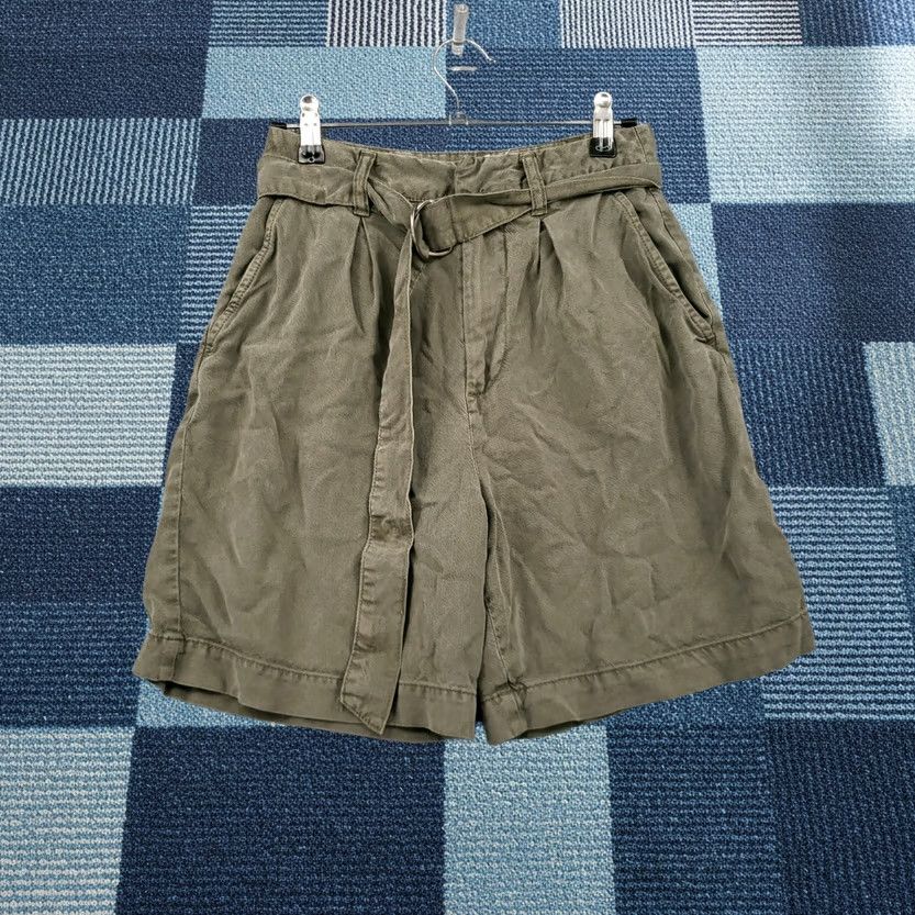 H&M H&M L.O.G.G Shorts Womens 2 Green Chino High Rise Belted Pleated Front Cotton Size 42" / US 20 - 1 Thumbnail