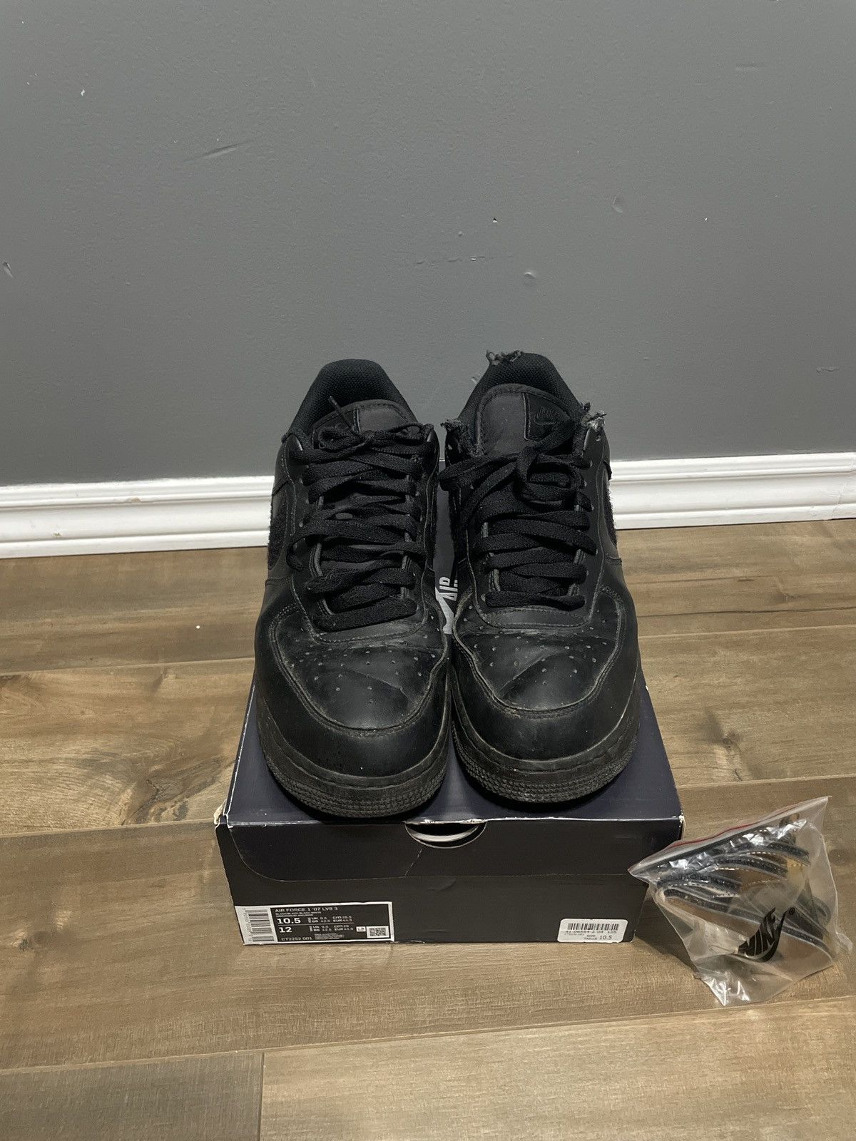 Nike Air Force 1 Velcro Swoosh Size US 10.5 / EU 43-44 - 4 Thumbnail
