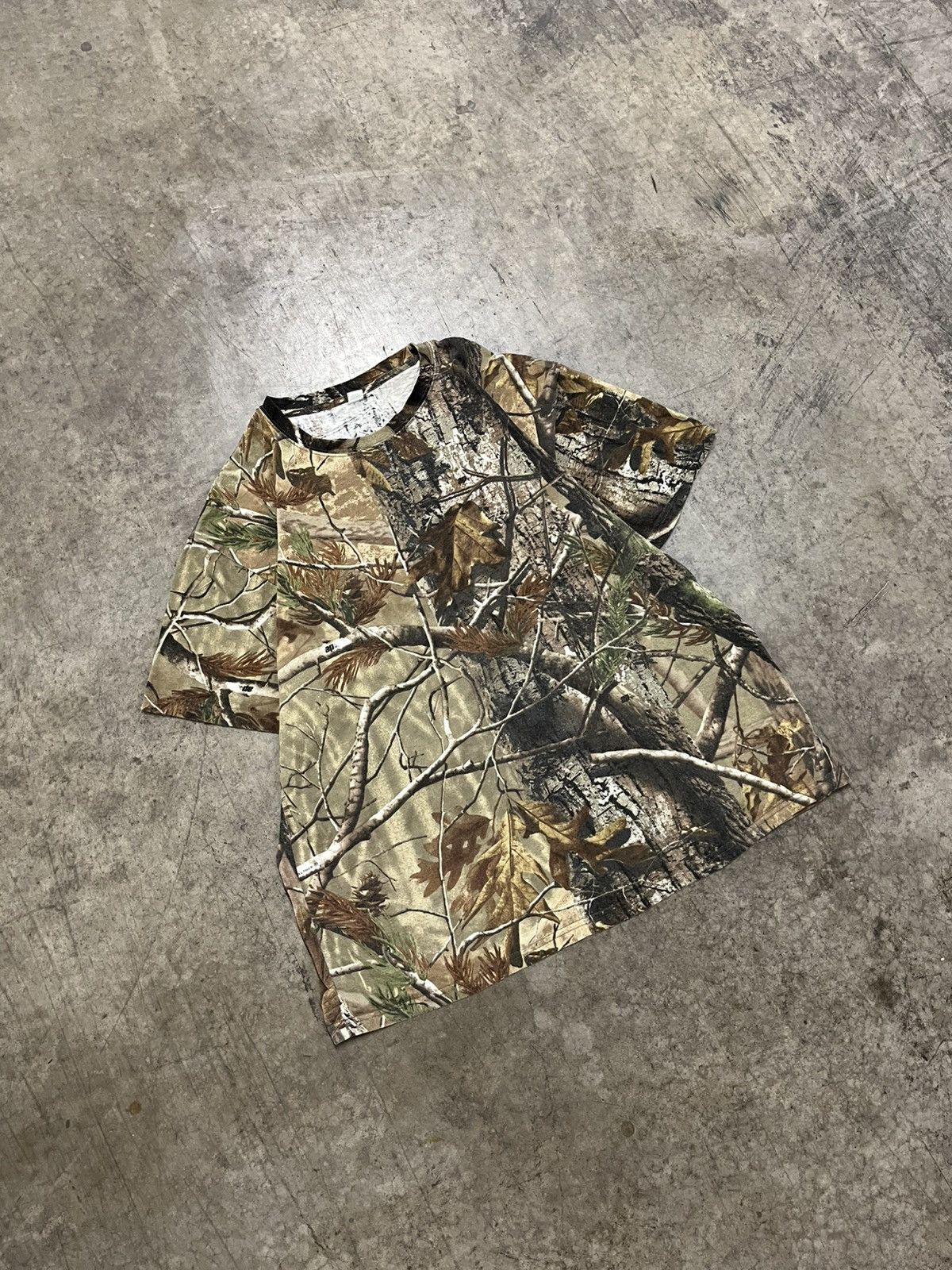 Carhartt × Realtree × Vintage Realtree camo vintage boxy fit tee shirt hype rare skater Size US XL / EU 56 / 4 - 2 Thumbnail