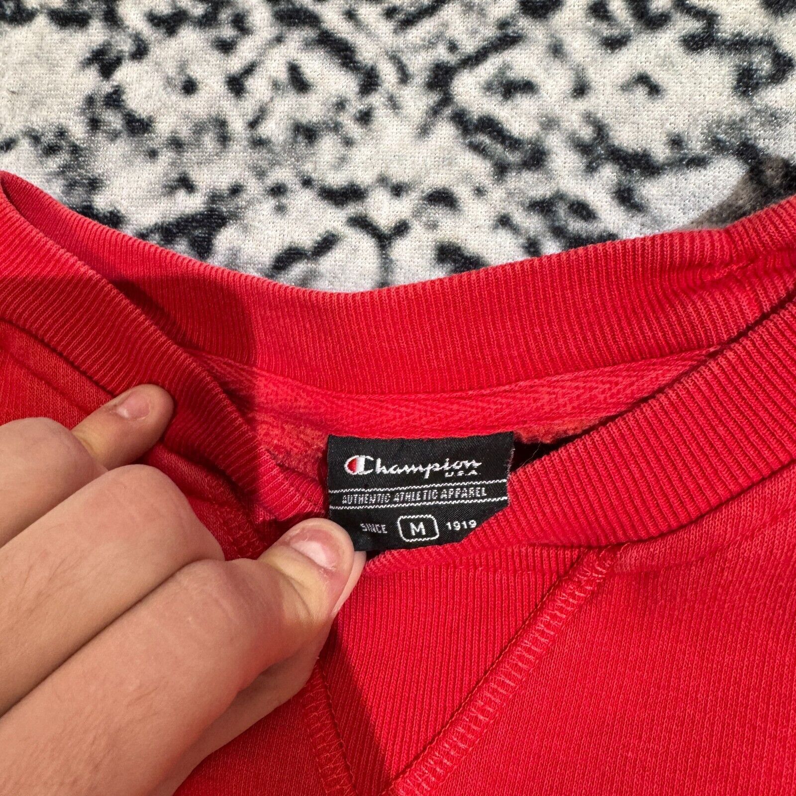 Champion × Vintage Champion Red Cotton Crewneck Size M NBA 90s Jordan T-Shirt Size US M / EU 48-50 / 2 - 7 Thumbnail