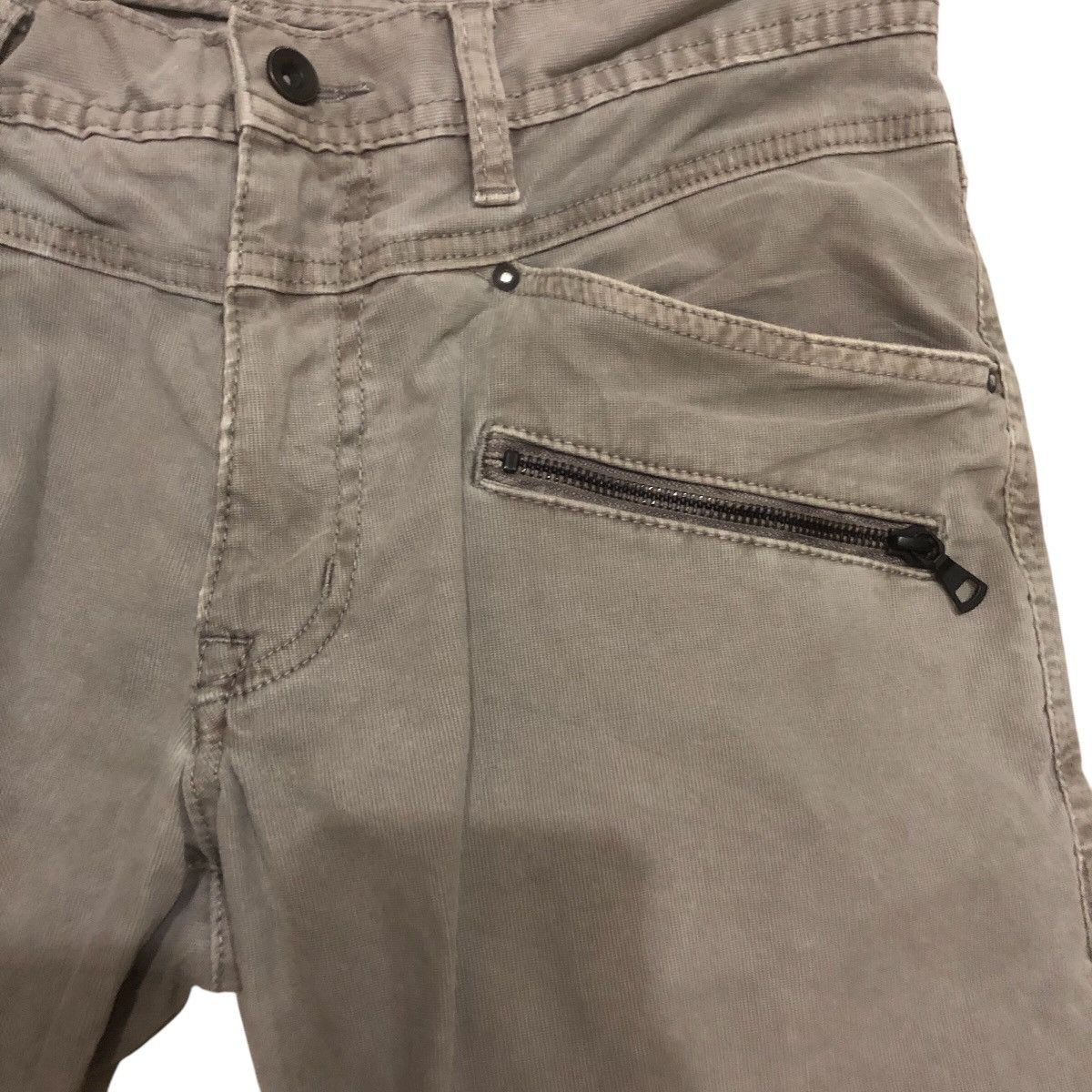 Uniqlo Uniqlo Corgo Pants Size US 34 / EU 50 - 4 Thumbnail
