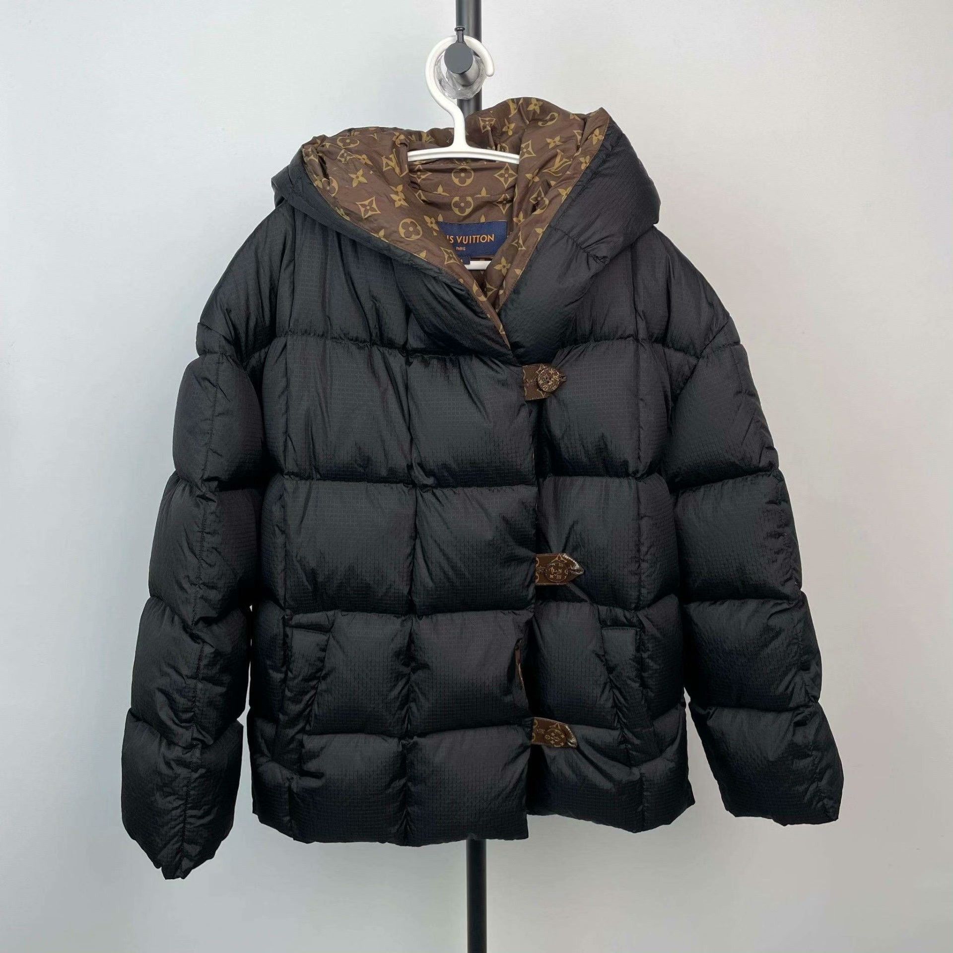 Louis Vuitton Louis Vuitton Brown Item 34 Men Size US XS / EU 42 / 0 - 1 Thumbnail