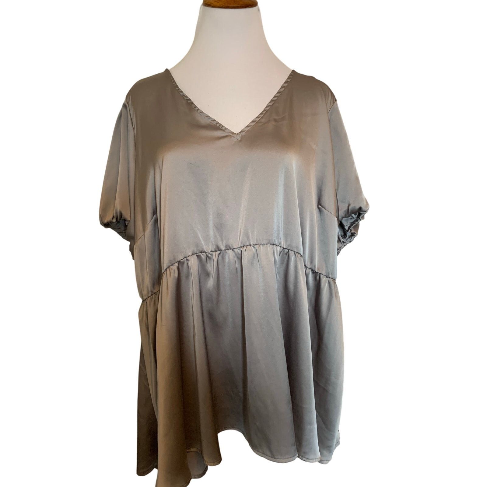 Other Torrid silky gray top size 4X v neck Size 4XL / US 24-26 - 1 Thumbnail