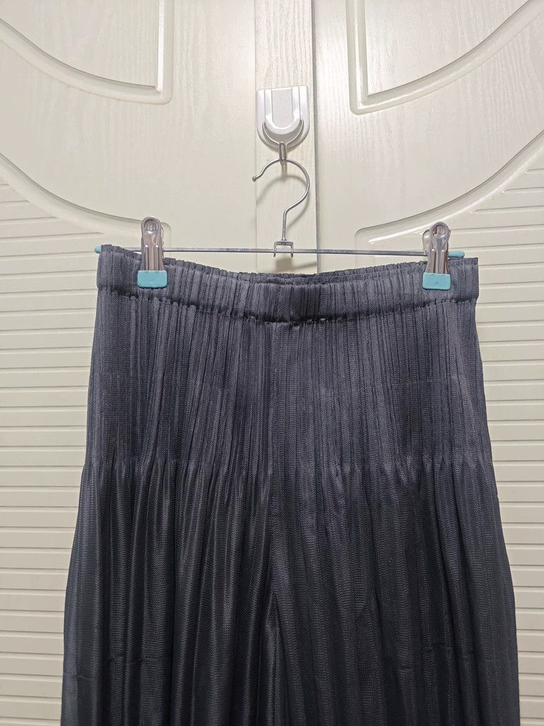 Issey Miyake Issey Miyake size:2 Dark grey pleated puff pants Size 31" - 3 Thumbnail
